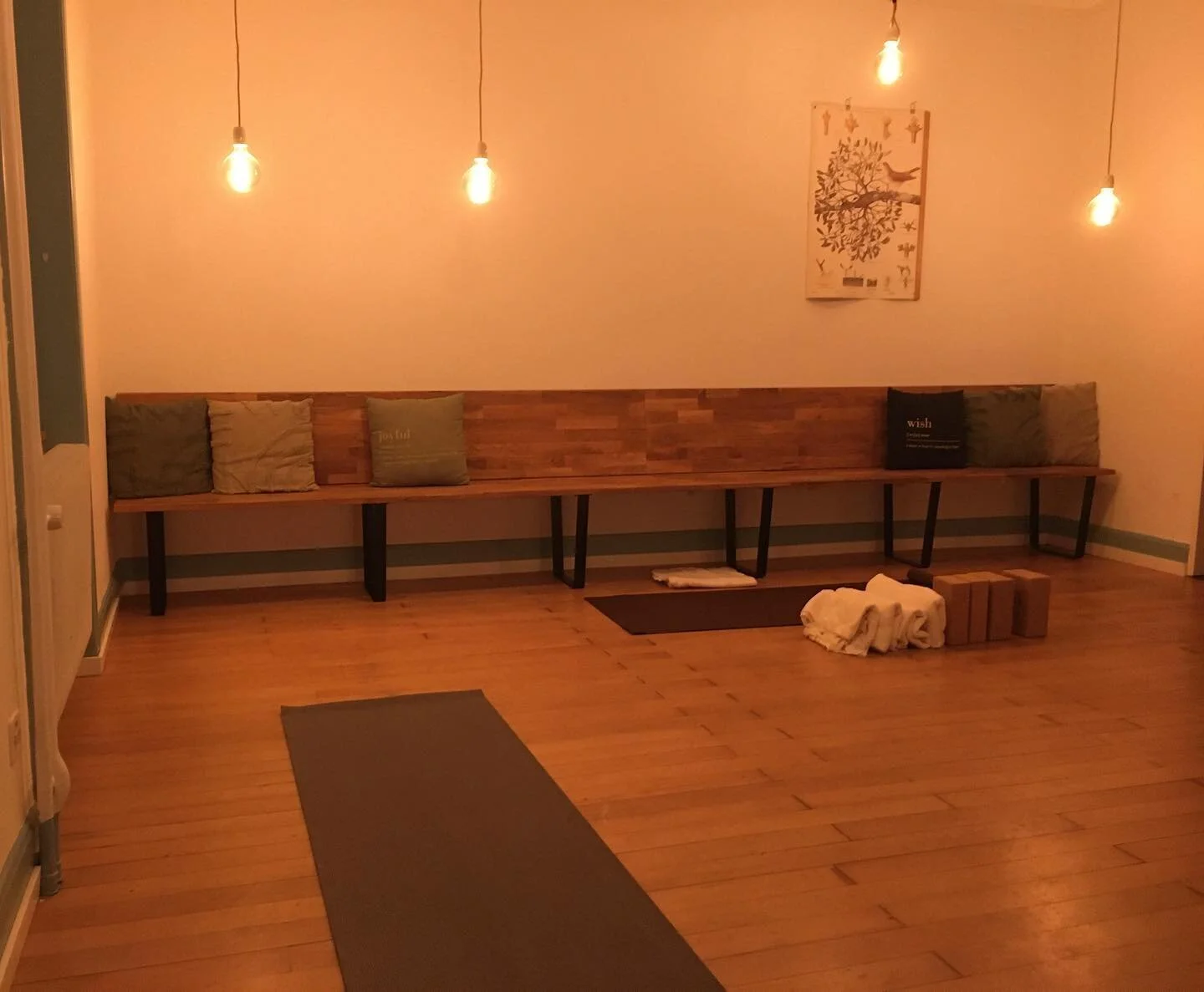 ✨Yoga at Caf&eacute; Bees and Birds✨

Cozy Caf&eacute; during the day, relaxing Yoga space in the evening.

Join our group of max. 5 people, whether you are taking your first steps on the mat or getting your feet back on the mat. All are welcome! 🥰
