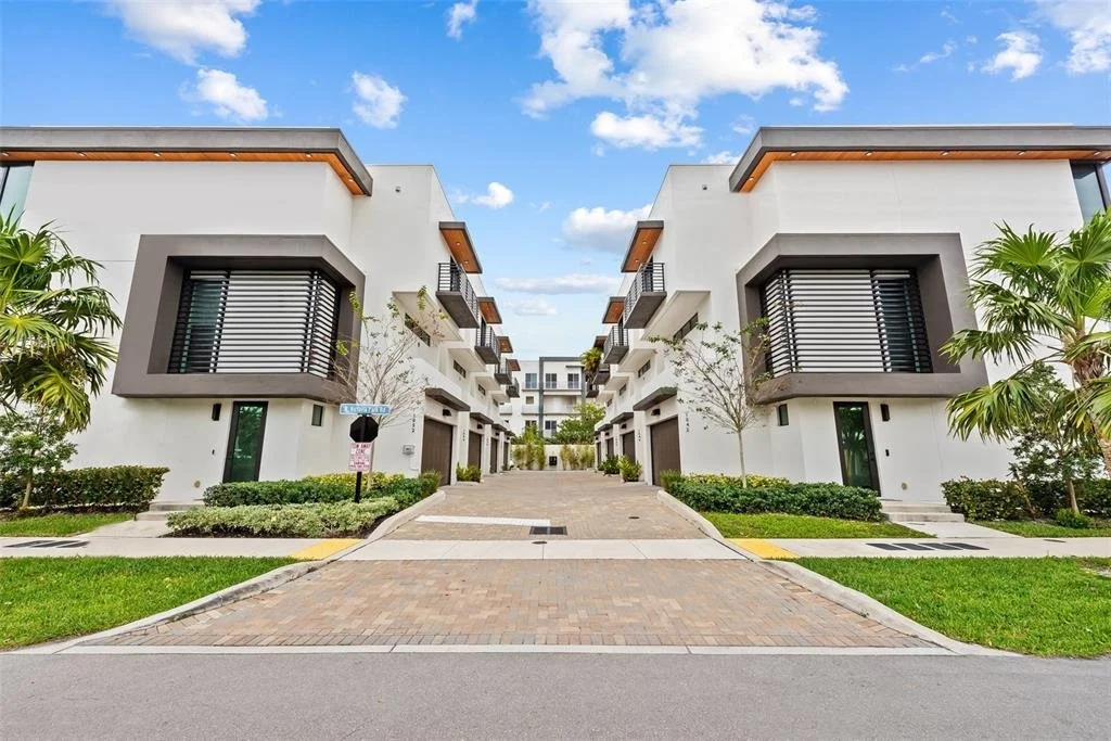 1056 N. Victoria Park.jfif