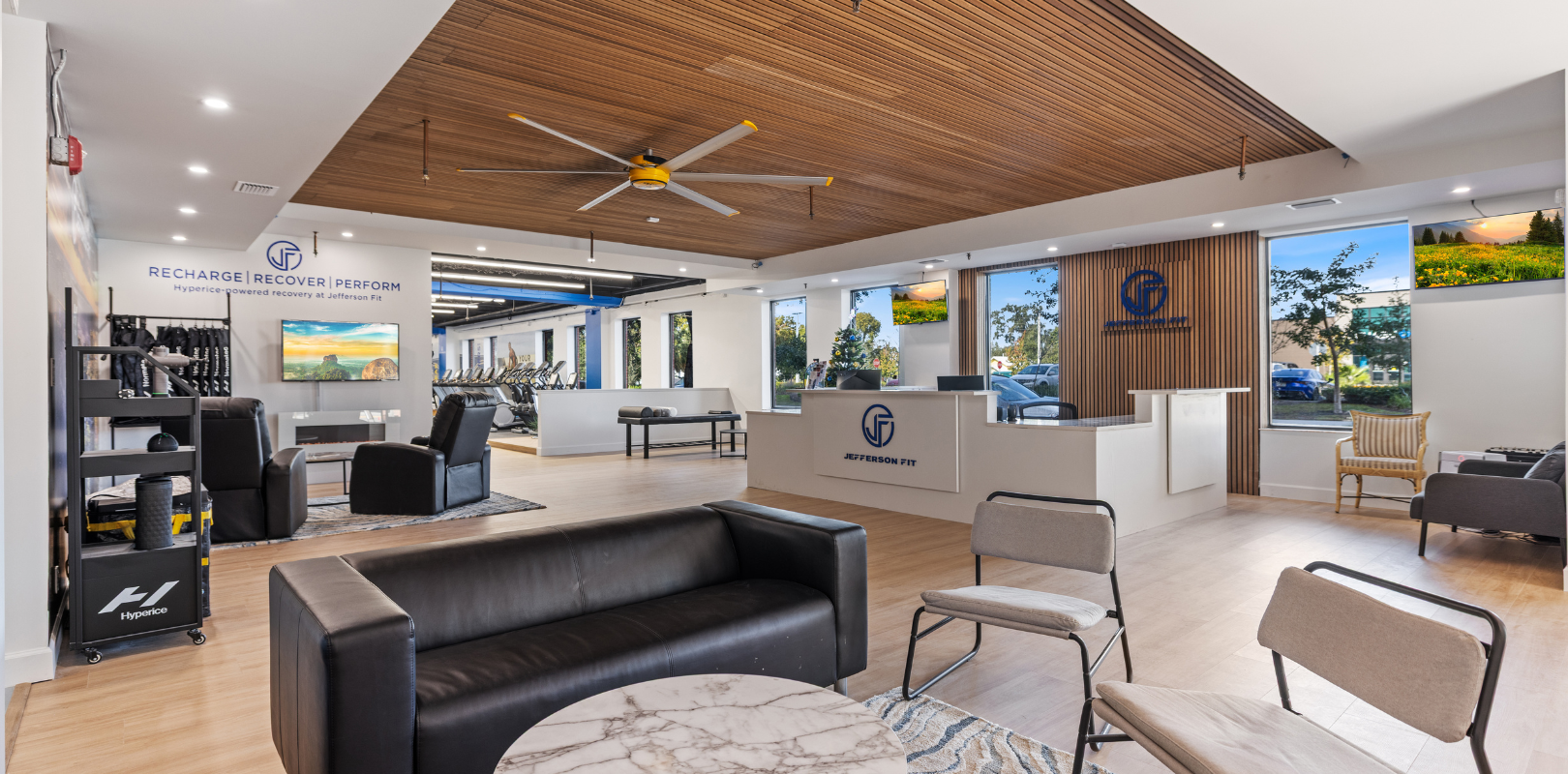 Jefferson Fit Amenities Sign Up Desk