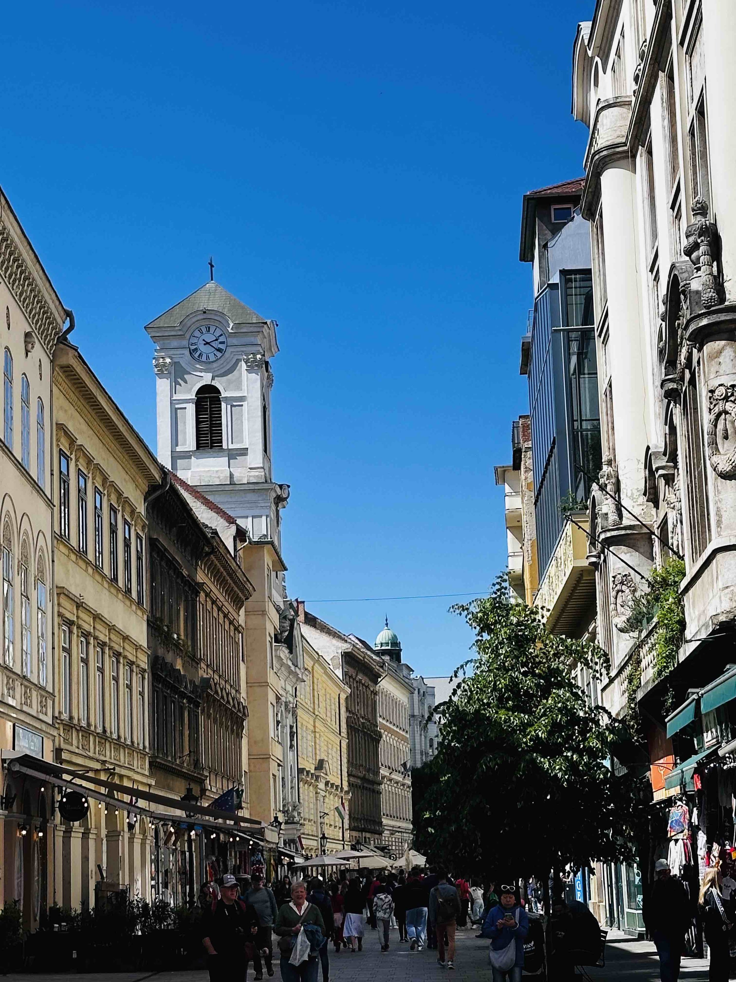 Váci u Shopping Street