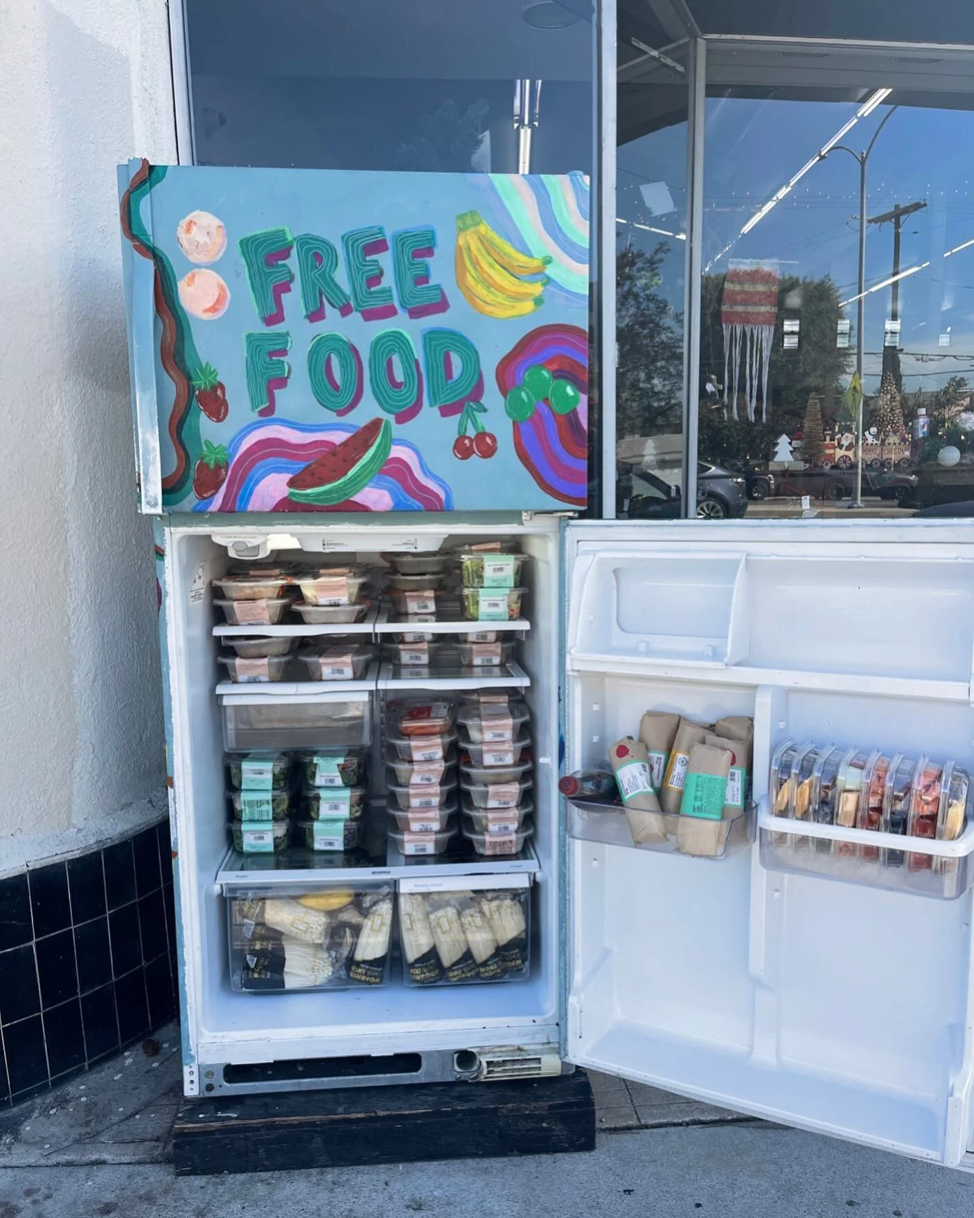 Fridge is stocked with @foreverytable meals! Thanks for the checkin, Jess! ❤️