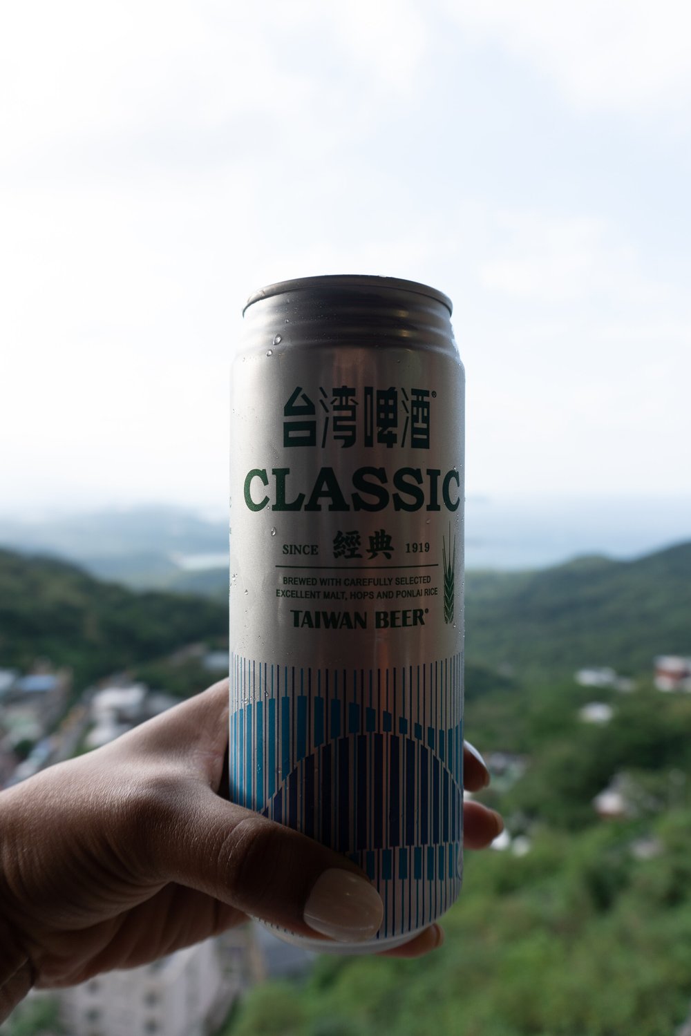 2098a-beersinateahouseinjiufen.jpg