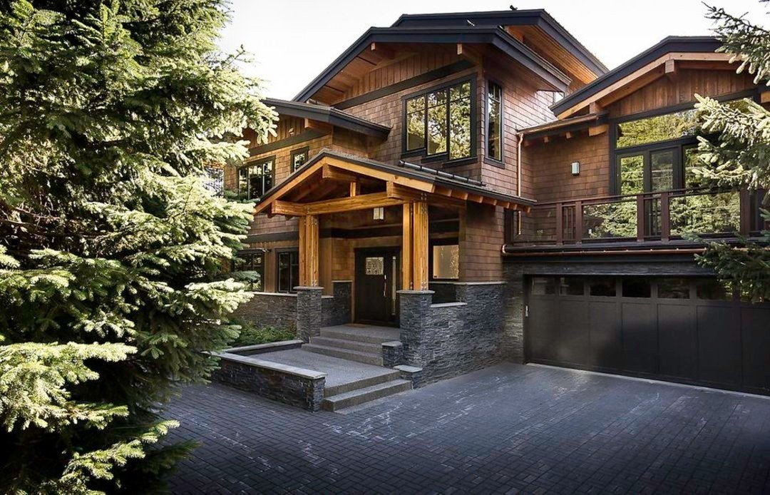 Whistler Builder is an experienced design-builder specializing in constructing custom homes. 💯

Whether you want to be completely involved with your project or you want us to take the reins, we can accommodate your desires. With 27 years of building