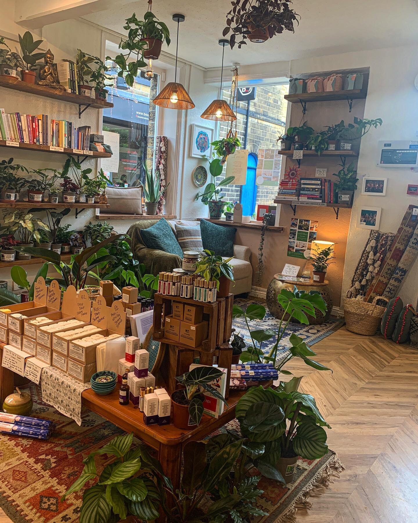 🛎 WE ARE OPEN (ding ding ding!) 🛎

@rootsoftolos_  Holistic Wellbeing Shop open today 11-3 (possibly later if someone comes in with reaaaaaally good chat ;&mdash;))

Come on down! We have&hellip;

&bull; Aromatherapy products inc. pure essential oi