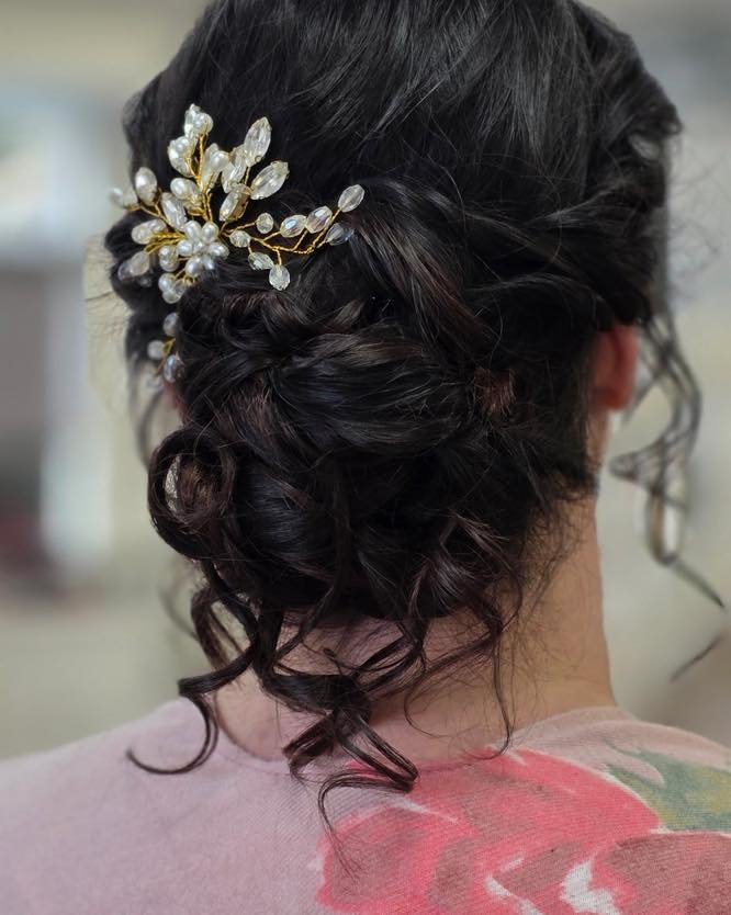 Our stylists ROCK. ✨
This gorgeous mama needed a last-minute mother of the bride hair rescue — and Lisa from our team delivered. Special occasion? Big day? We’ve got you.
🌸 www.glacierlilybeauty.com
📅 Book online: https://www.vagaro.c