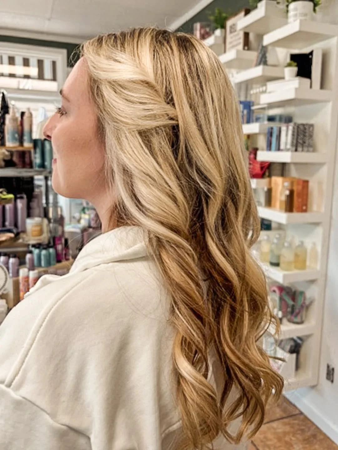 Today's bride, Riley, with simple curls for the BIG day! Congratulations!! ✨️