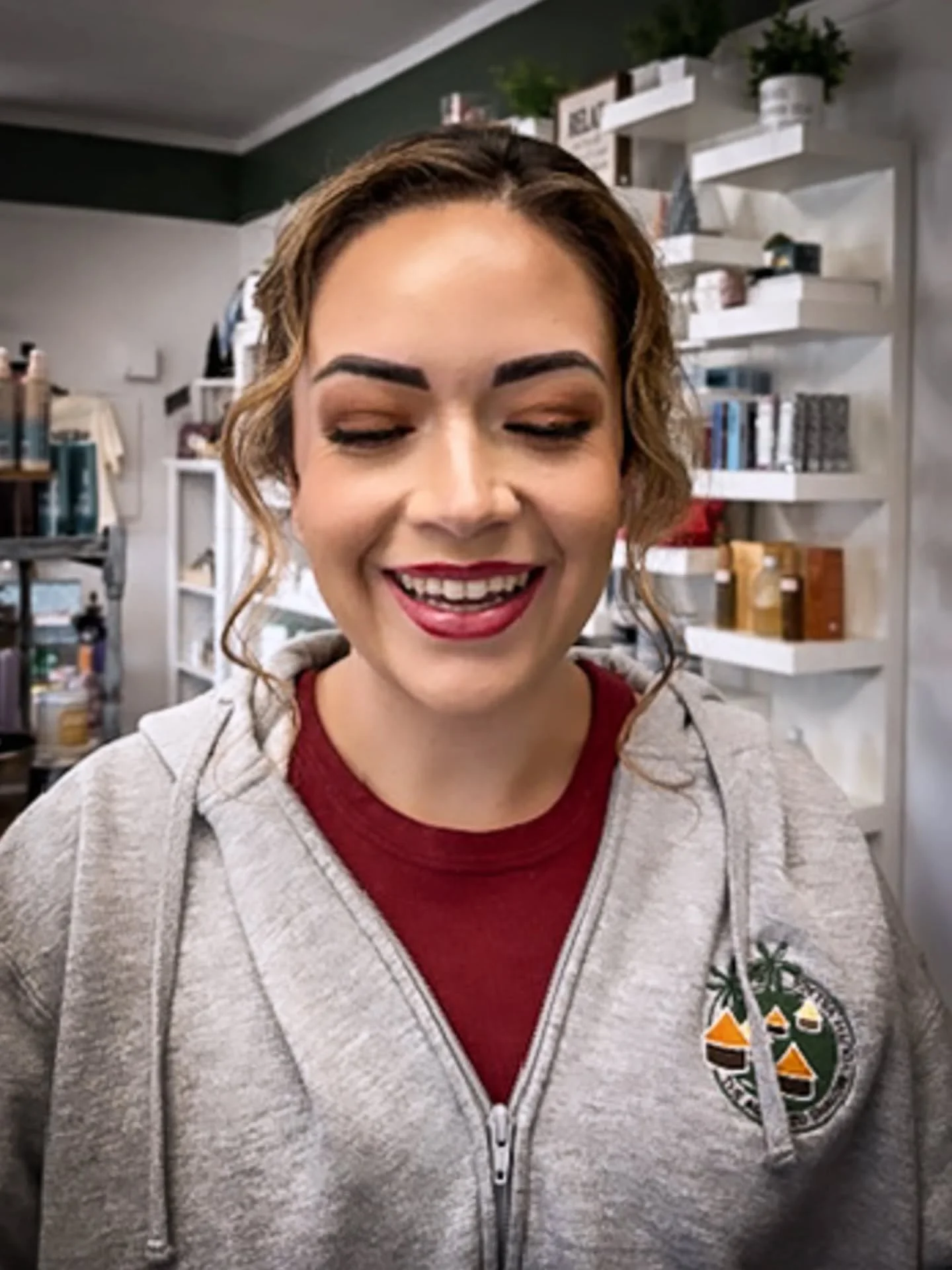 Congratulations, AJ & Reno! We hope your engagement shoot goes well on such a gorgeous fall day! 🍂
✨️AJ's beautiful autumn-toned makeup and elegant up-do by Michelle!✨️ @she_does_beauty
✨️Reno's half-up masterpiece by Danette!✨️ @hairby.dane