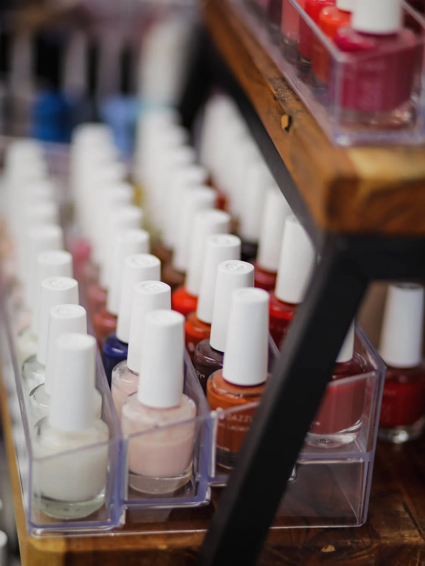 N▪︎A▪︎I▪︎L▪︎S 💅 If your cuticles are dry and cracking like mine, you might consider a @dazzle_dry manicure or pedicure! We have a gazillion colors, and our nail gals are ready to get creative! Let us know if you'd like to make a nail appointment &am