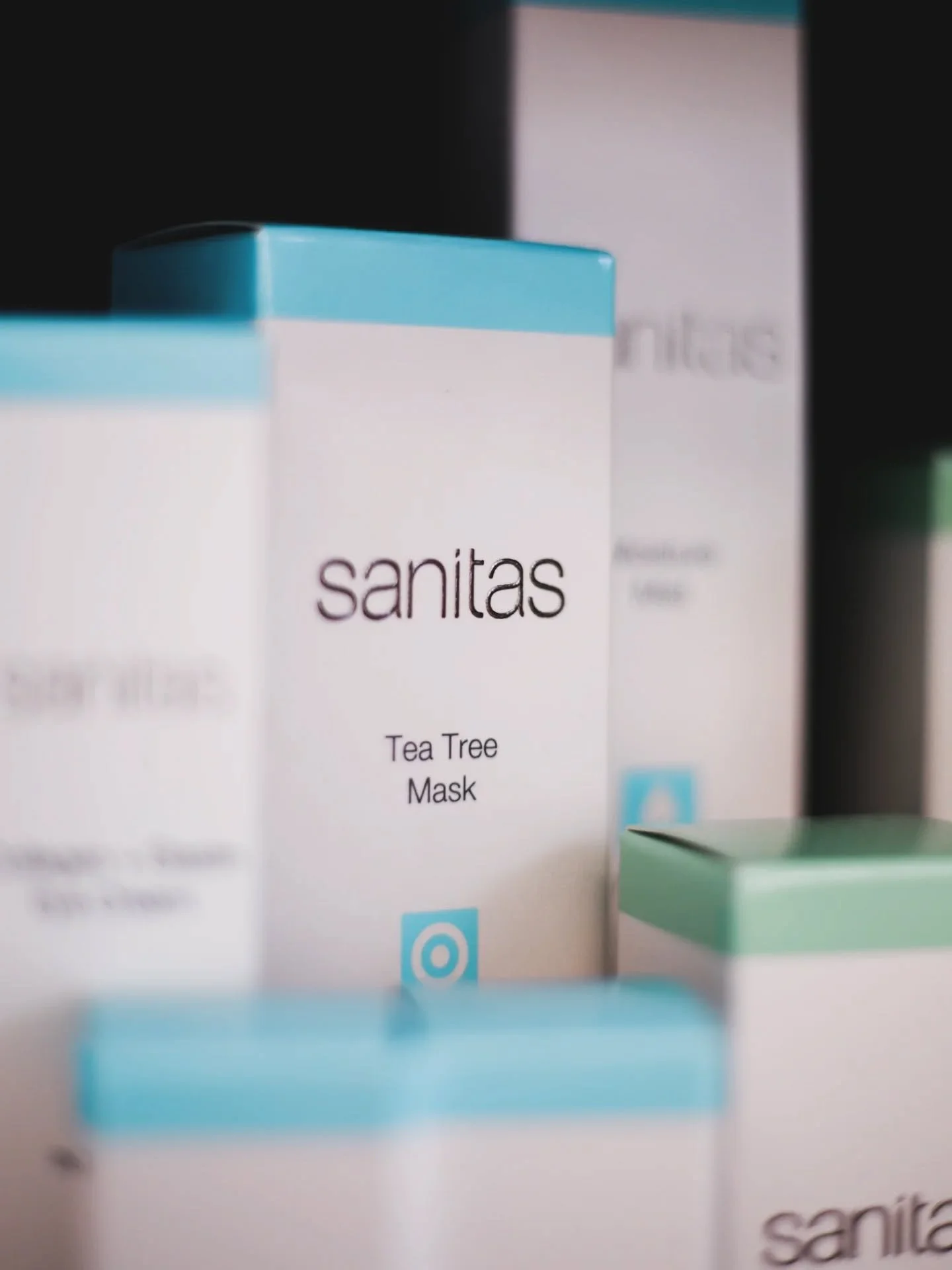 🧦🎄🎁 @sanitas_skincare makes great stocking stuffers, especially if you wanna give the gift of glowing, gorgeous skin!! 🎁🎄🧦
