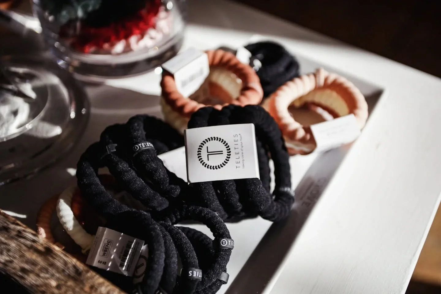 ⭐️ @tele_ties hair ties are the *best* for preventing breakage! They are great for holding even the thickest hair back during a tough workout or long day. And, they can prevent headaches by reducing head and scalp tension when you just need to put yo