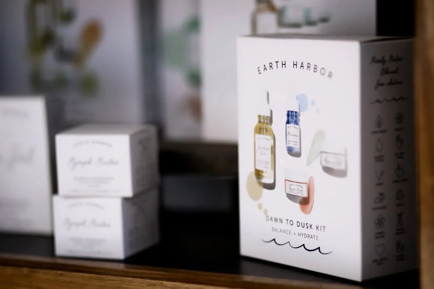 ⭐️💕 It's FEBRUARY! And, this month @glacierlilybeauty_ep we are focusing on hydration for the skin! In our boutique, we carry *lots* of products to repair dry, winter skin on both the face and body.

This set by @earthharbor features daily essential