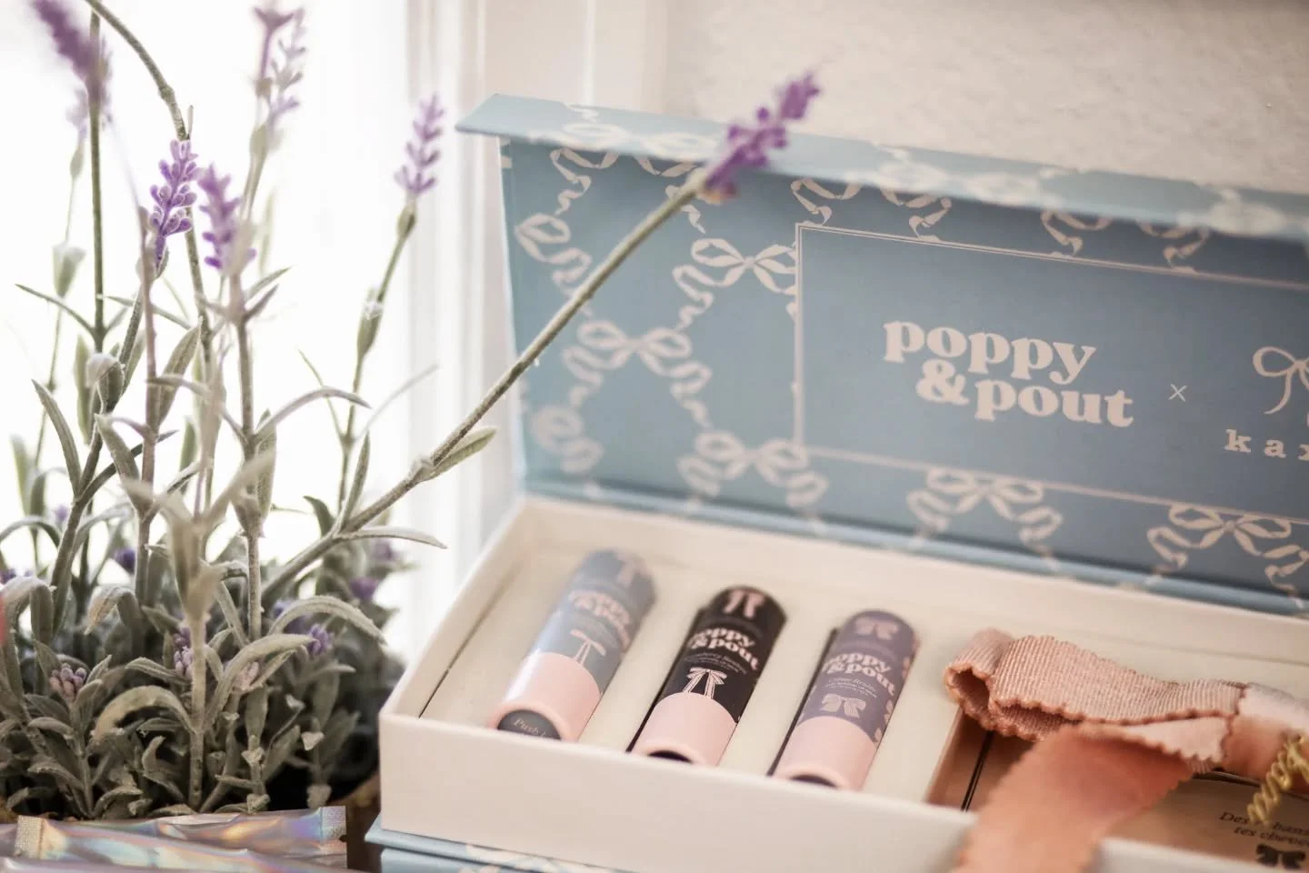 💦 Hydration is important--both inside and out!! So, here's your friendly reminder to drink water today! 💦 And, for your lips, check out our selection of @poppyandpout lip balm! Super protective and moisturizing for chapped lips! 💦

📸 @beautyseeke