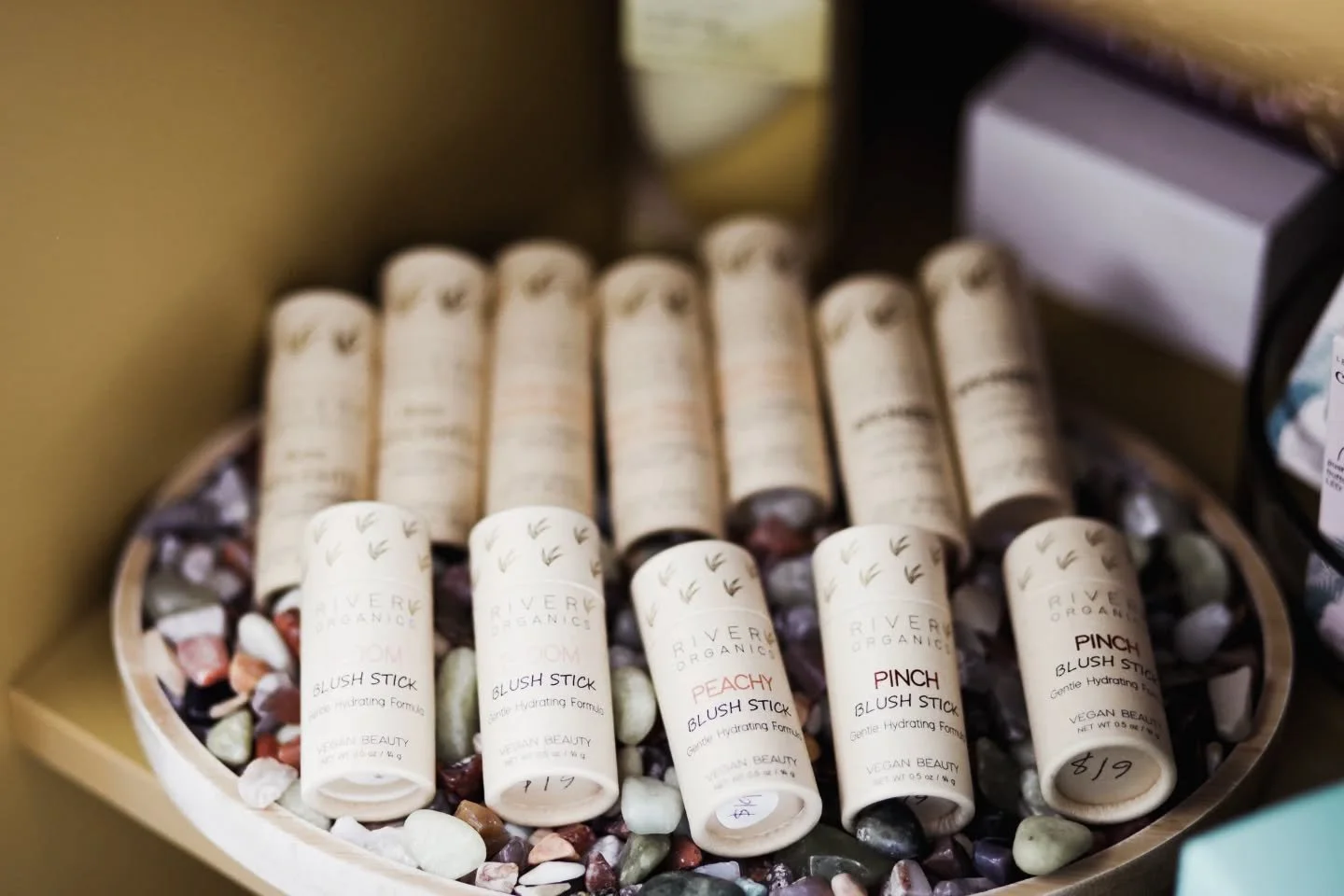 ✨️ Not sure about you, but I'm feeling pretty pale these days! Between the wind and the crazy-dry air, I'll take everything in it's most moisturizing form. These little blush sticks by @riverorganicsbeauty both add a touch of color to your cheeks and