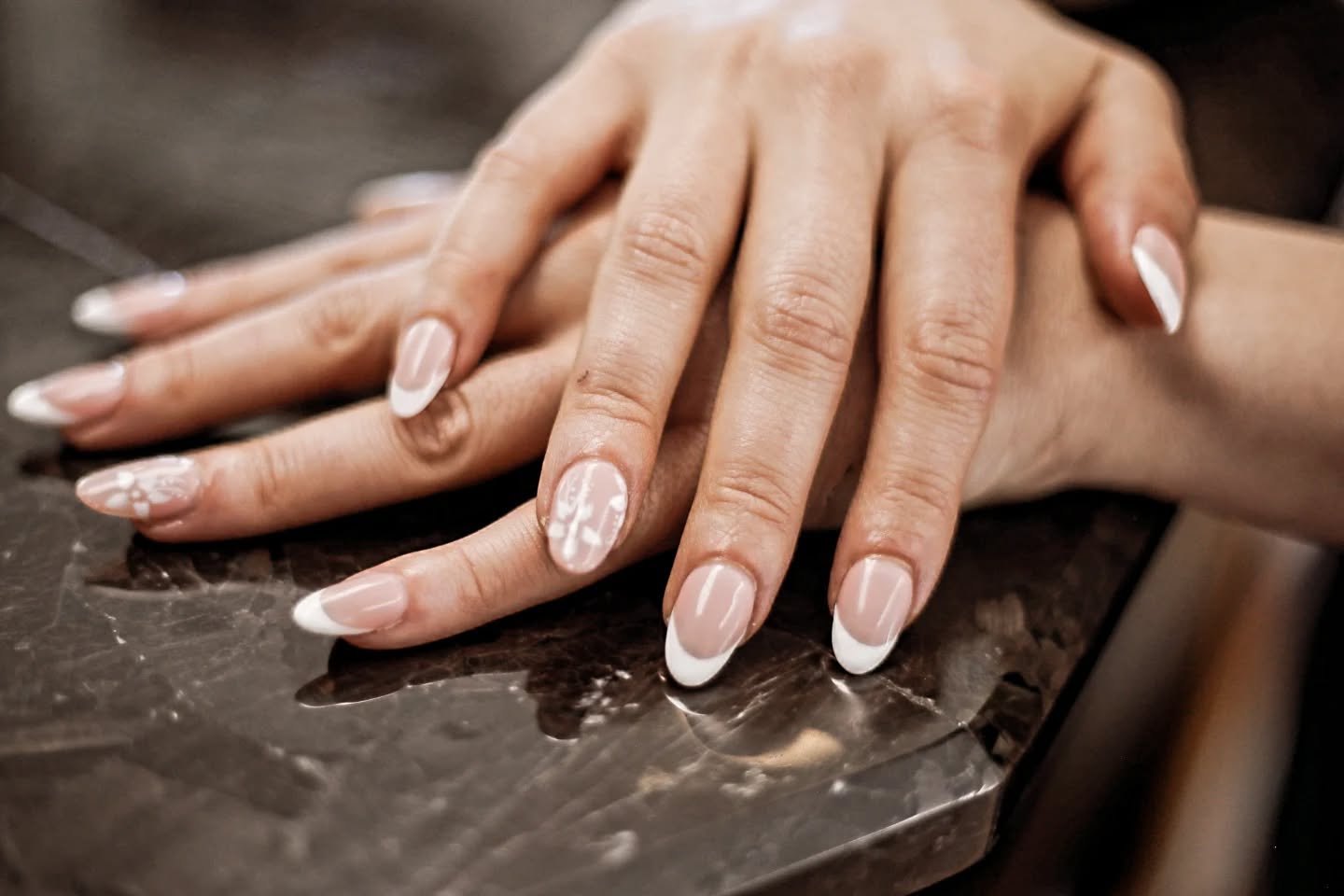 🌸 Stunning, whimsical nail art for this beautiful bride's manicure! 🌸

📸 @beautyseeker_photography