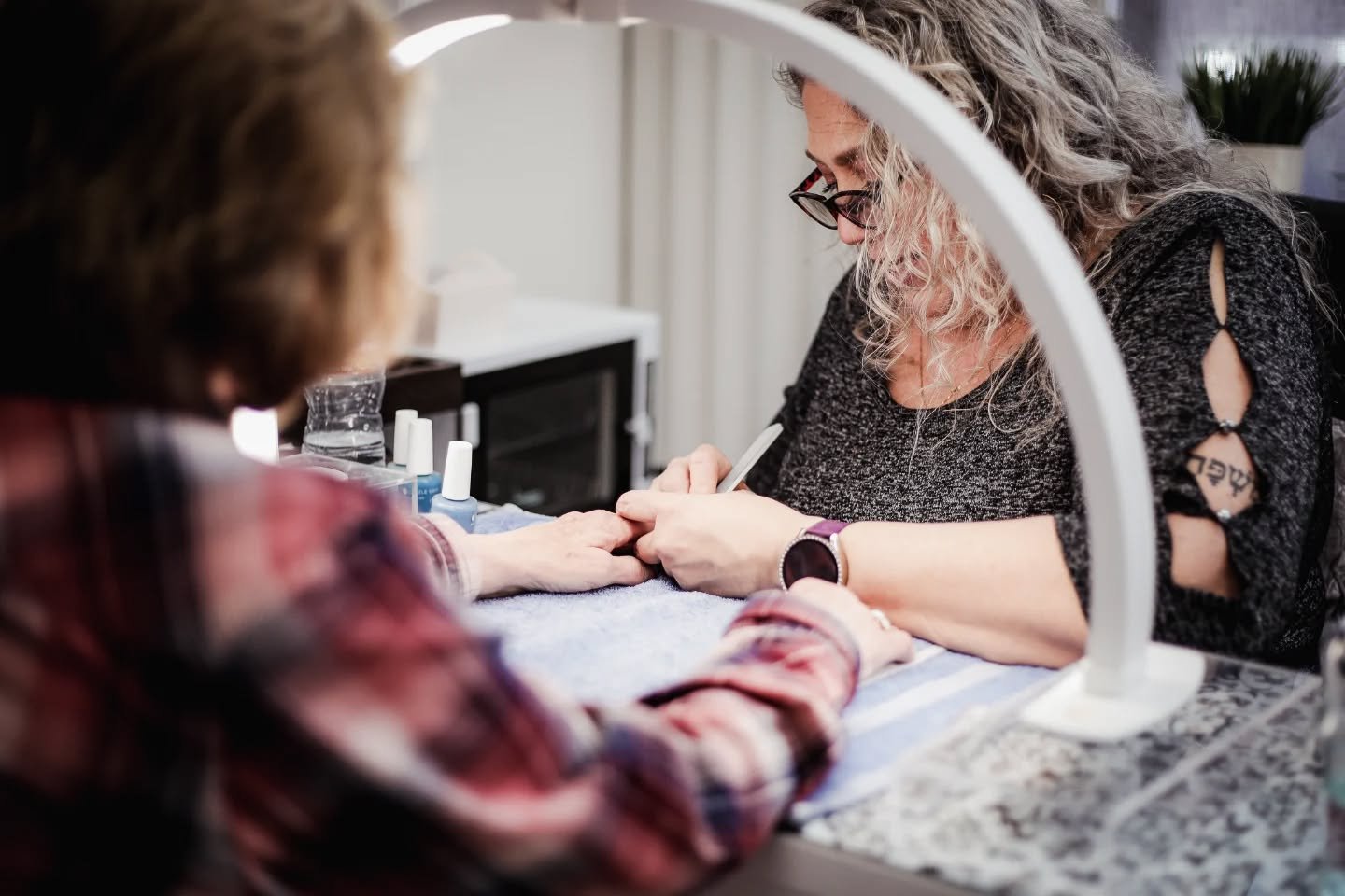 💅 Nails! with @myhairlady67!! This manicure was the loveliest blue shade! Perfect for spring! 💅

📸 @beautyseeker_photography