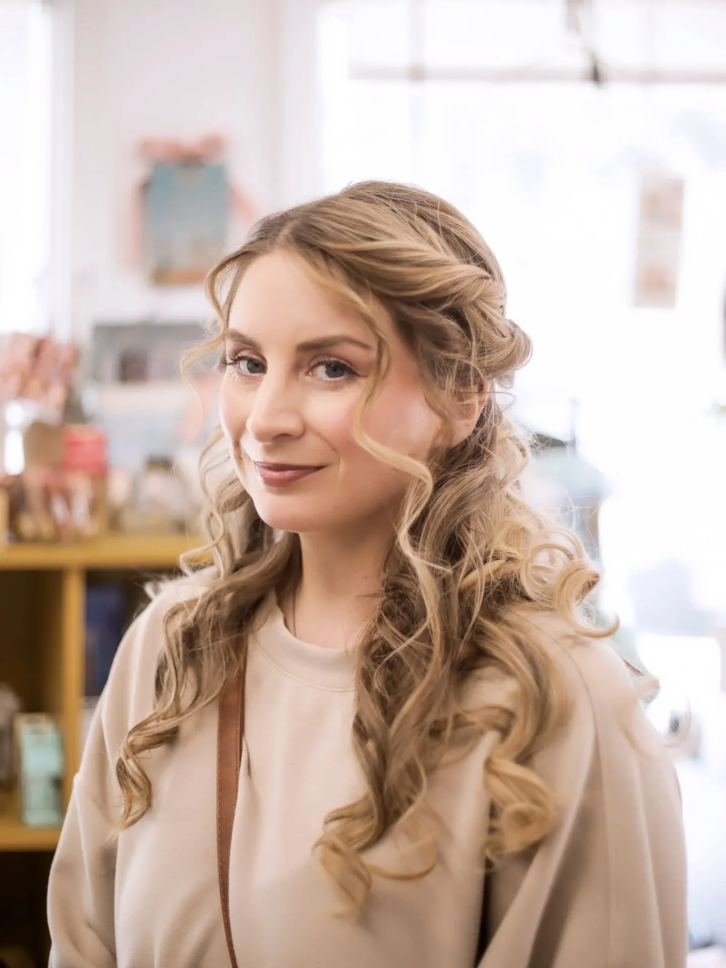 🥂💍 Another absolutely gorgeous bridal trial!! Hair &amp; makeup by Lisa.This is the best way to iron out the details of your wedding day look before the big day! 💍🥂

📸 @beautyseeker_photography