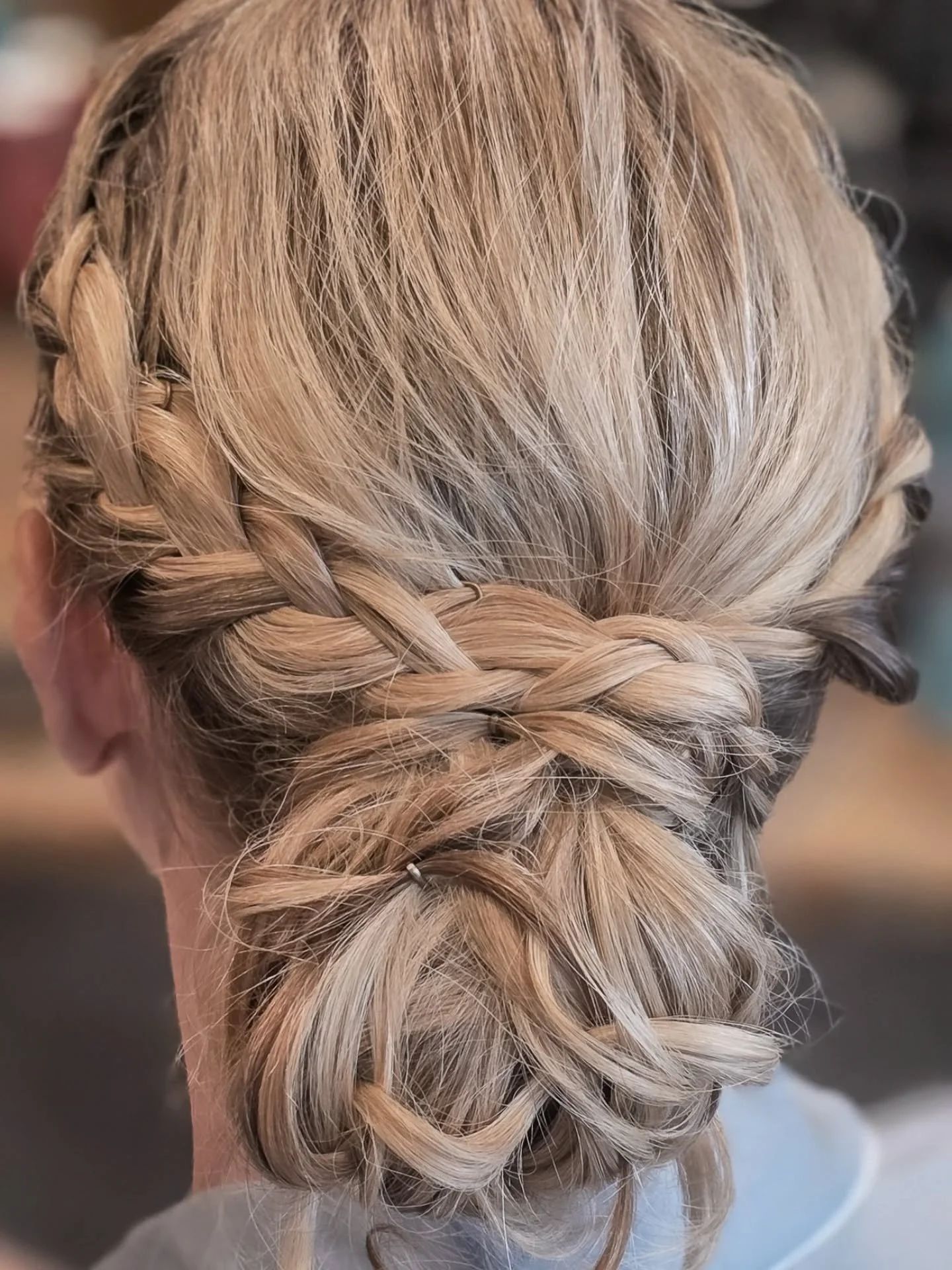 🌿🥂 It's WEDDING SEASON!! Here's some sweet details from a recent Special Occasion updo by @myhairlady67! 🥂🌿

📸 by @myhairlady67