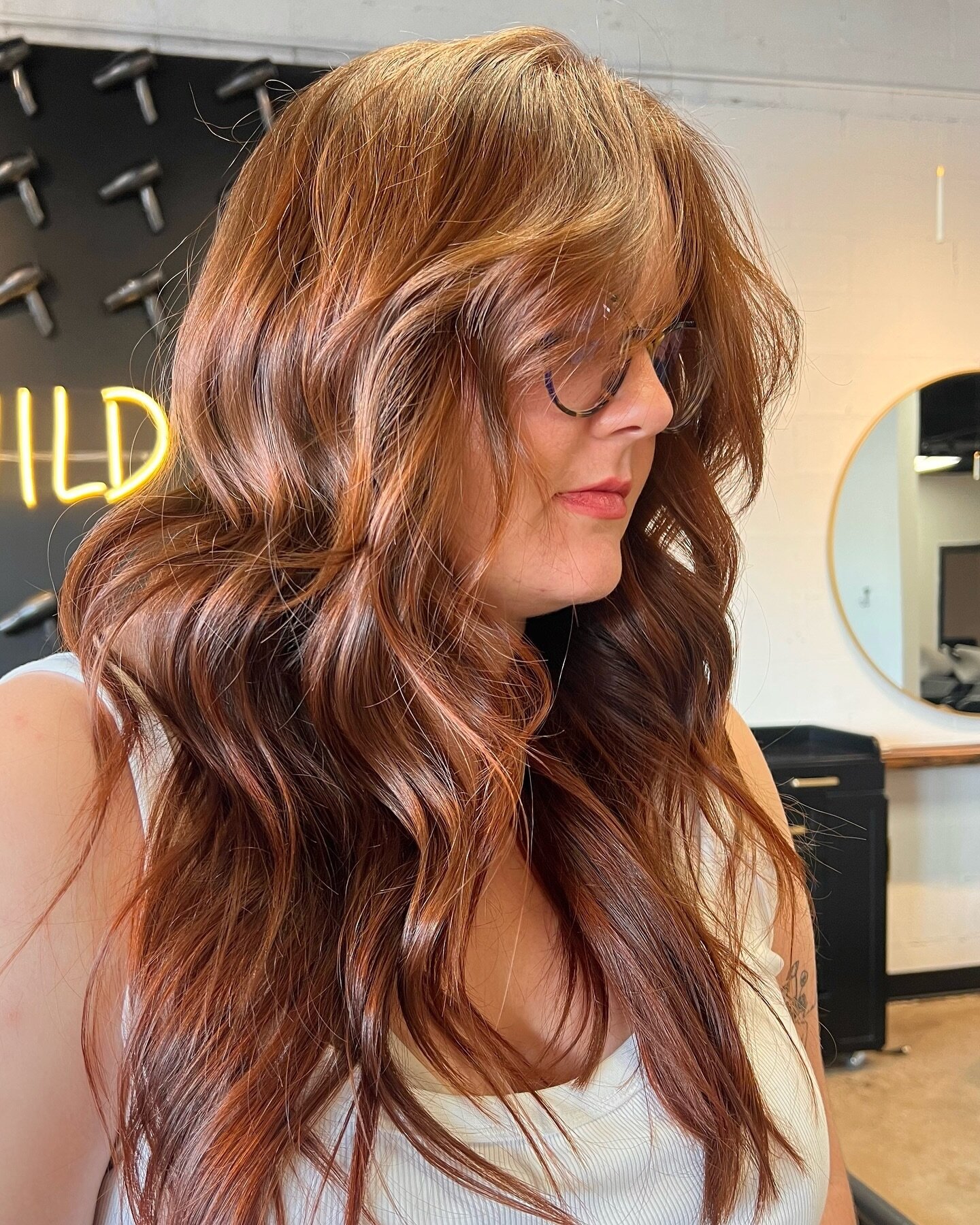 When copper and waves collide, magic happens. Start 2024 with the hair you deserve. Book today! 🦁✨

Hair by: @my_hair_paige303 

#beamanechick #dontbeasidechick #thorntonsalon #thorntonco #lanzahealinghaircare