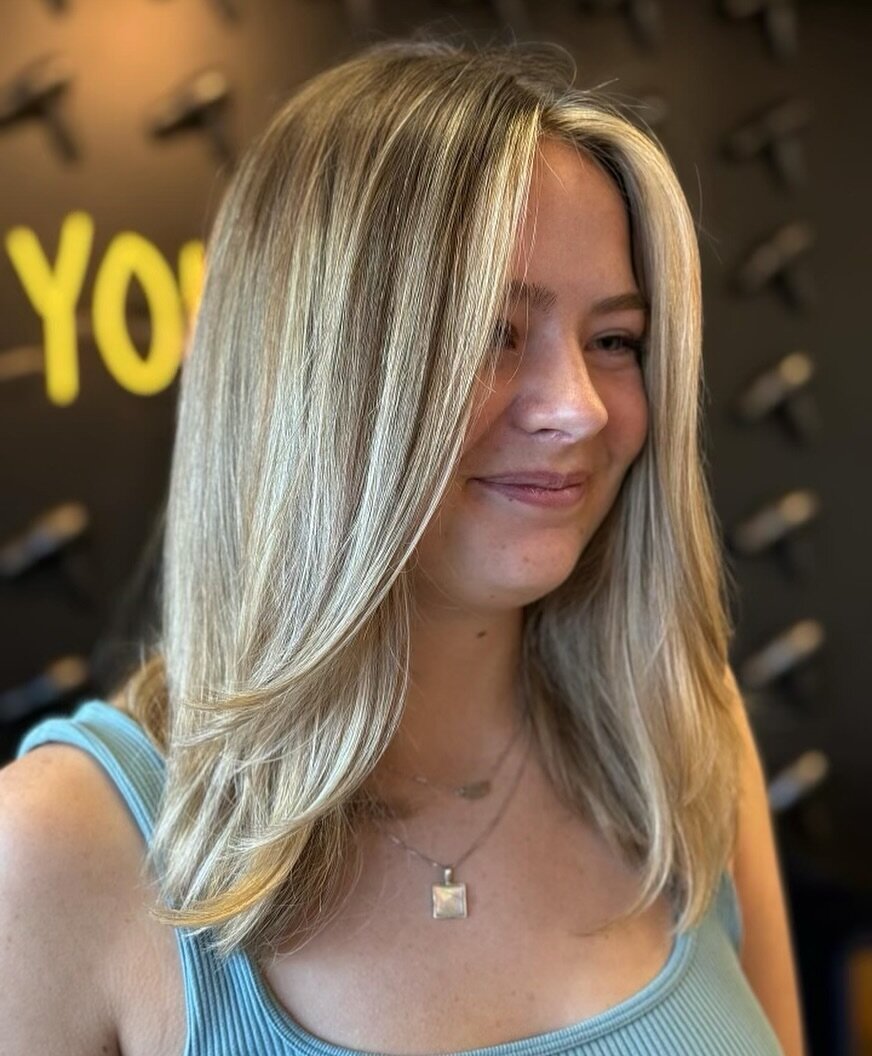 Medium length hair with blonde highlights and dimension can create a beautiful and vibrant look for 2024. Wishing you a happy and stylish New Year!  Hair by: @collectively_tia  #loveyourmane #thorntonco #thorntonsalon #beamanechick #dontbeasidechick 