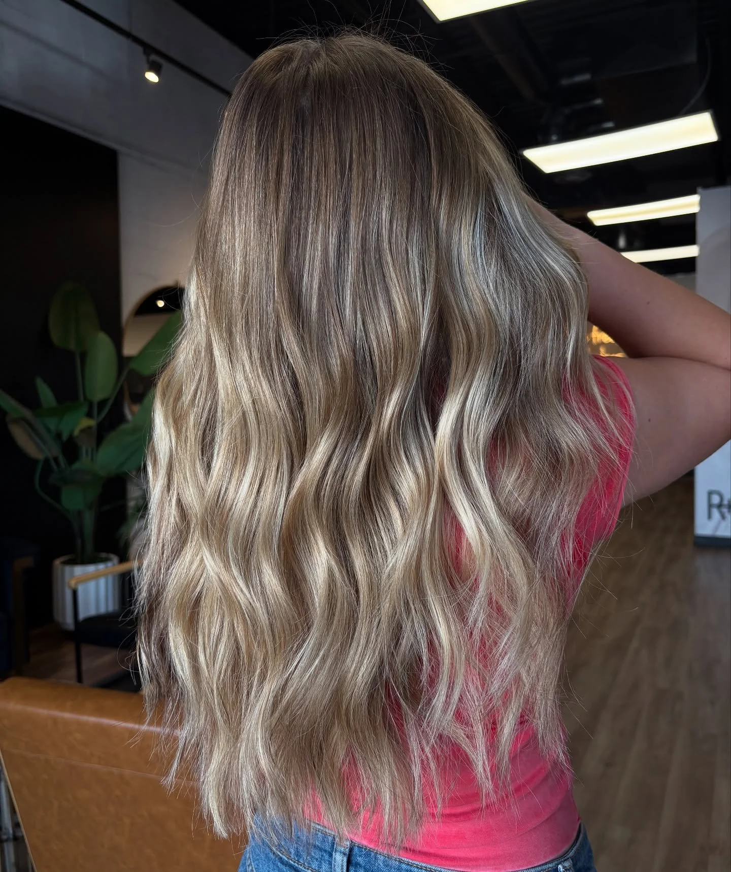 No root smudge needed for this blend, just intentional foil placement and a whole lot of teasing 
&bull;
&bull;
&bull;
&bull;
#coloradohairstylist #coloradohair #thorntonhairstylist #thorntonhair #randco #randcolor #balayage #balayageartists #summerh