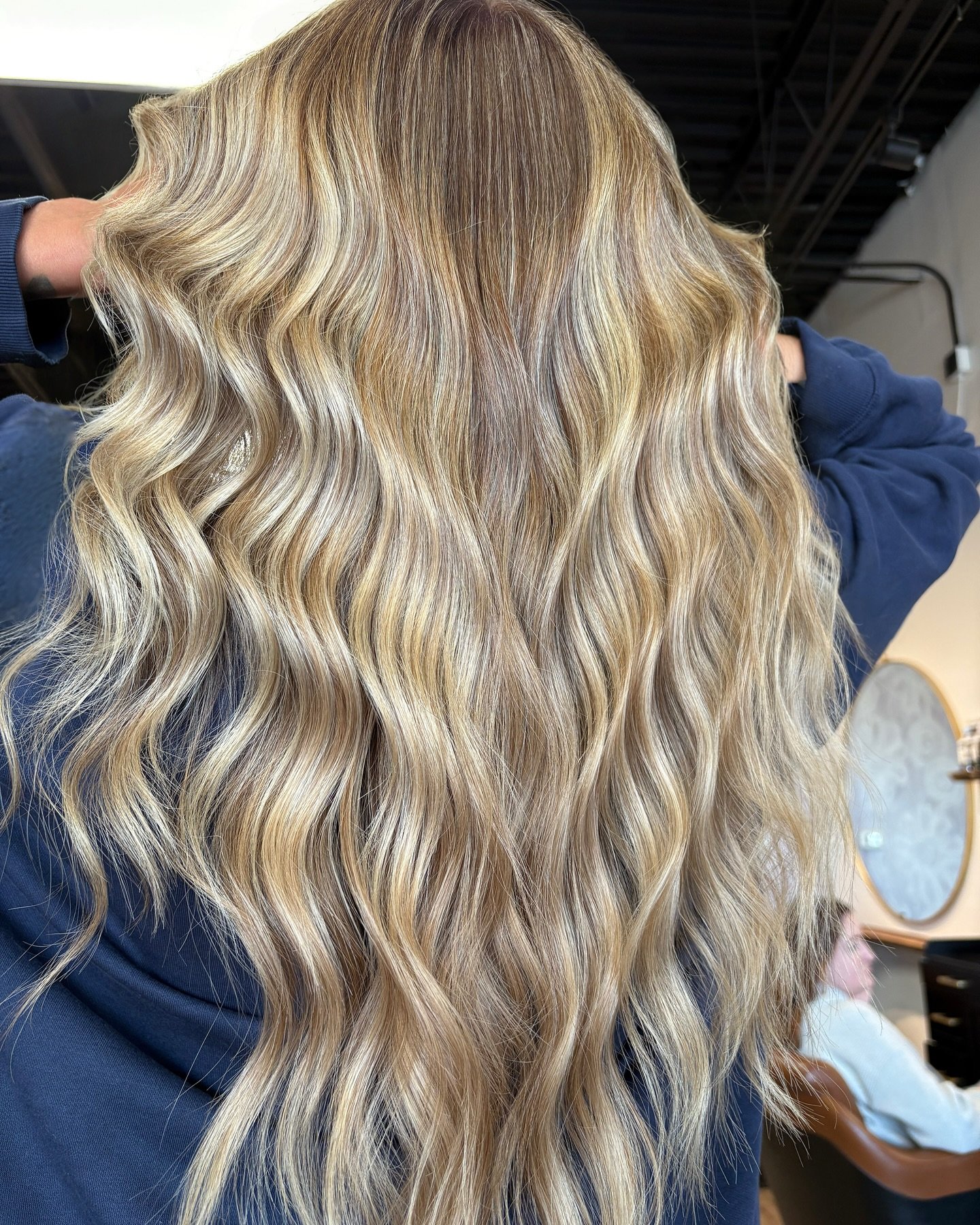 Your next blonde inspo 🤭
&bull;
&bull;
&bull;
&bull;
#denverhair #denverhairstylist #thorntonhair #thorntonhairstylist #randcolorcreators #randco #randcohair #randcobleu #blonde #blondehair #blondeinspo #blondeinspiration #blondebalayage #blondehigh