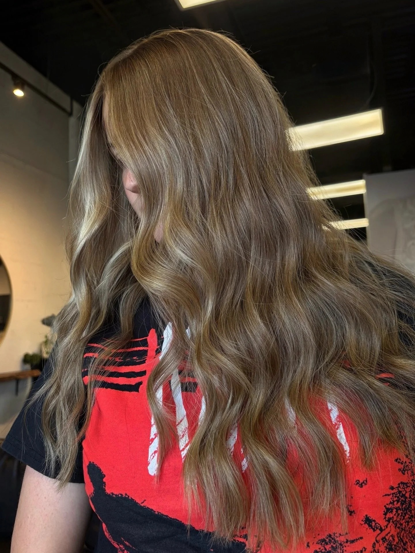 I&rsquo;ve been loving these moody blondes ✨
&bull;
&bull;
&bull;
#denverhair #denverhairstylist #thorntonhair #thorntonhairstylist #thorntoncolorado #blonde #dirtyblonde #dimensional #dimensionalblonde #dimensionalbalayage #randco #randcohair #randc