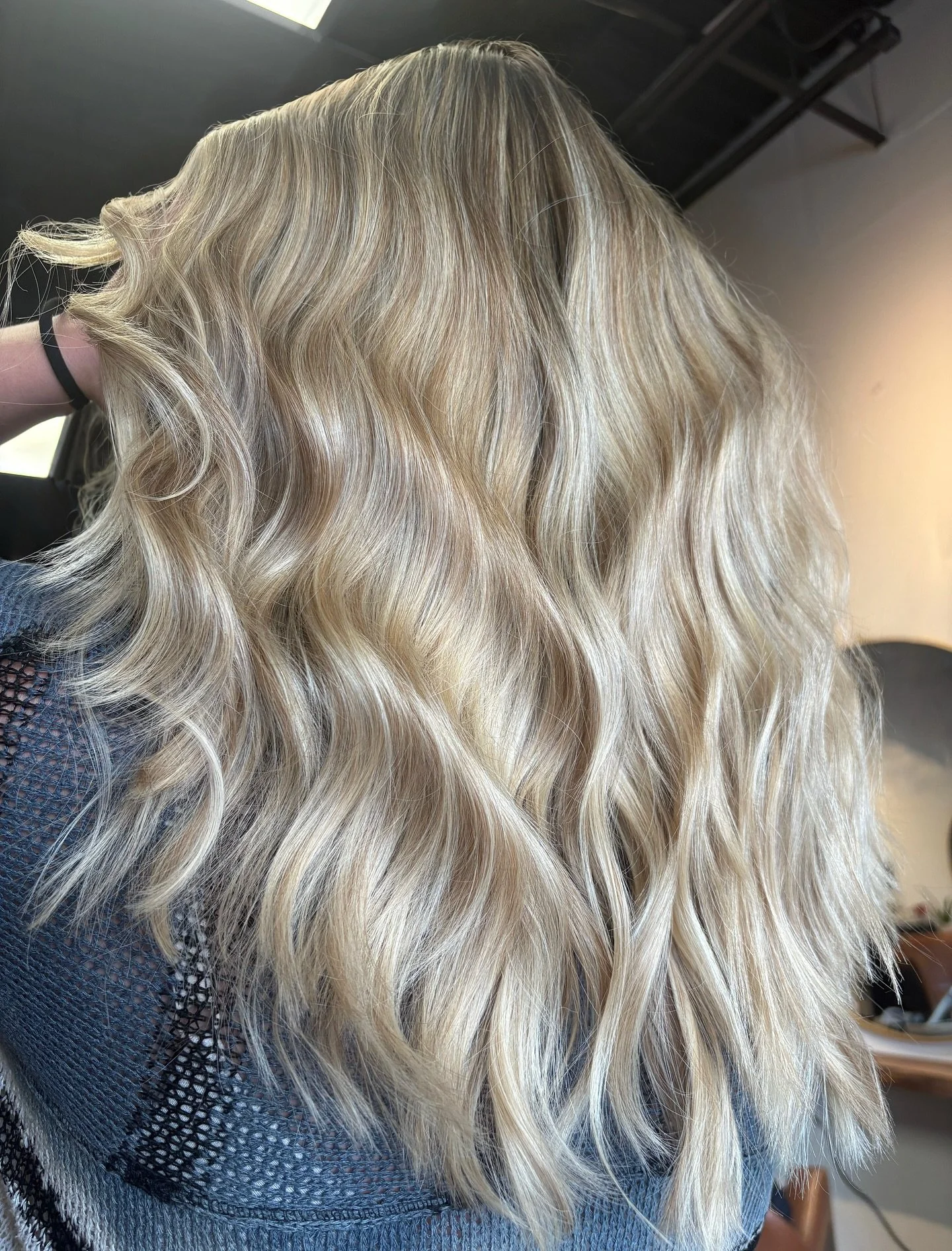 Who said you have to go darker for fall?
&bull;
&bull;
&bull;
&bull;
&bull;
#thorntonhair #thorntonhairstylist #denverhair #denverhairstylist #blondebombshell #blondeinspo #blondeinspiration #blondehighlights #randco #randcohair #randcolorcreators #r
