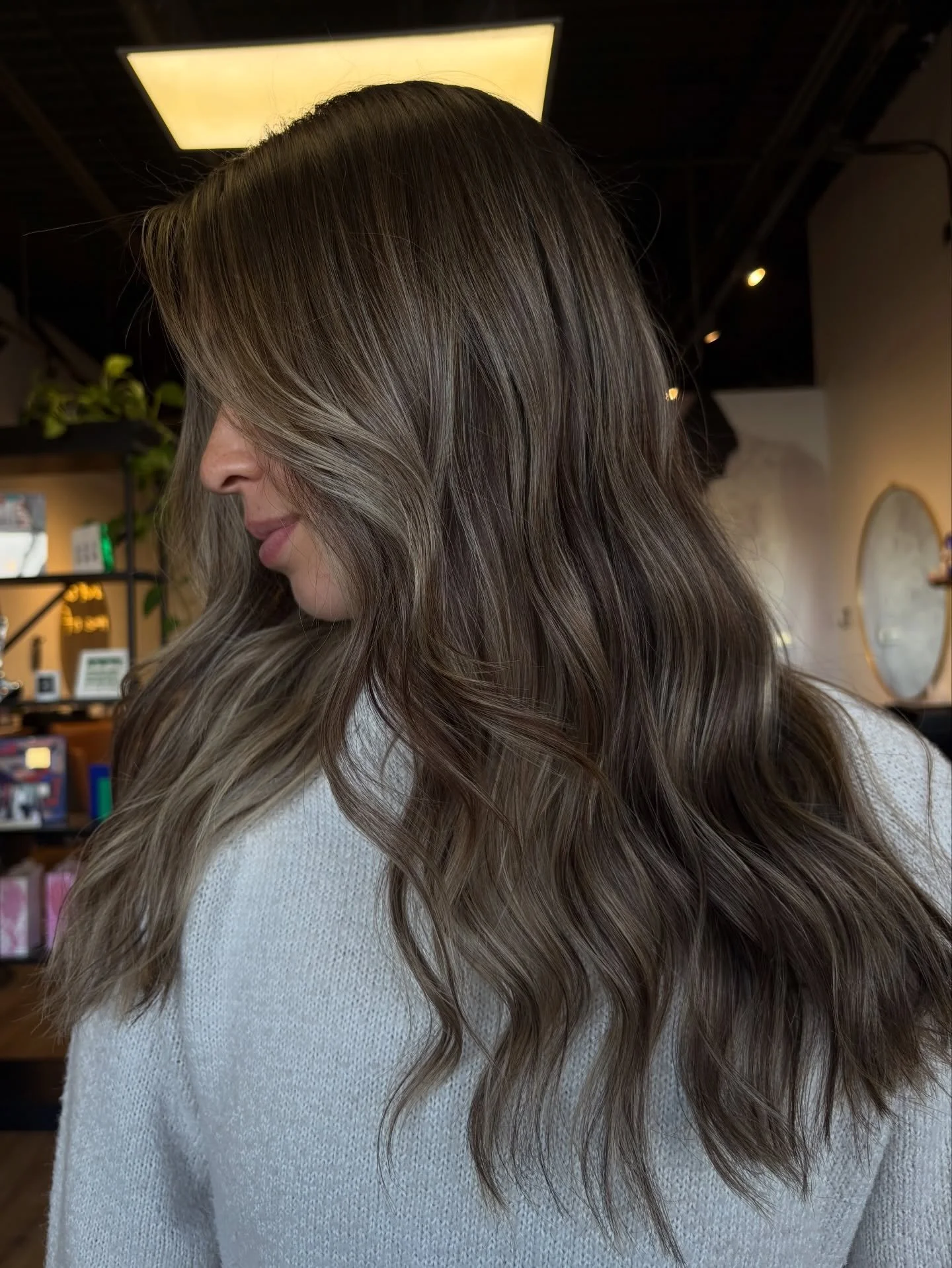 Different lighting = depth exposure = beautiful hair all the time 🤩
&bull;
&bull;
&bull;
&bull;
#denverhair #denverhair #thorntonhair #thorntonhair #randcohair