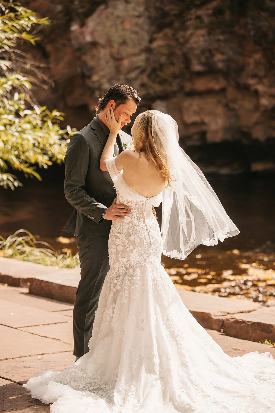 sarah+dylan-EmilyElizabethPhoto-Oct2025-first-look.jpg