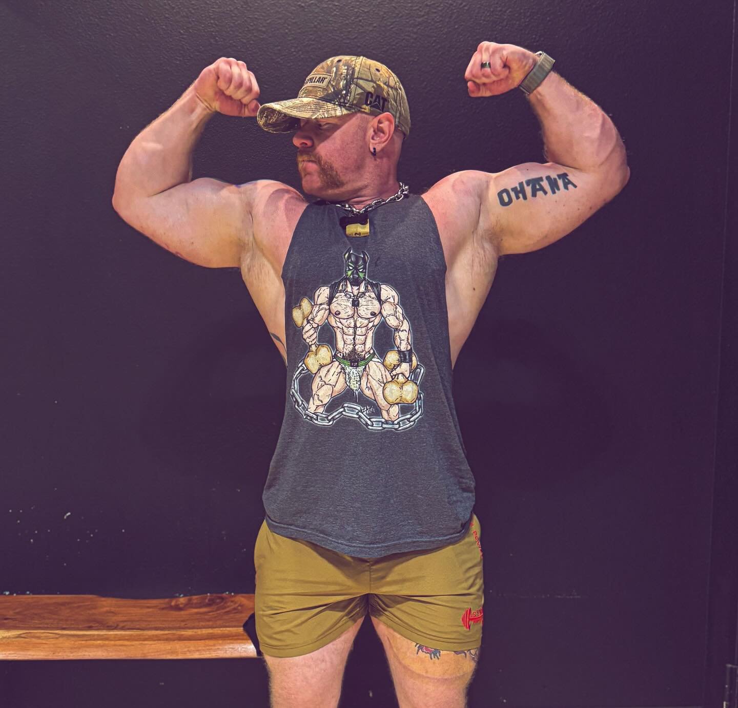 Happy #flexfriday!
Love getting sweaty in the new Muscle Pup shredder.
#FLEXgear #KinkCulture #gaypride #LGBTQBusiness
#PrideApparel #PupLife #PuppyPlay #KinkGear #GayKink #KinkyPup #FetishWear #PupHood #BDSMFashion #LeatherPup #GayMuscleLife #Musc