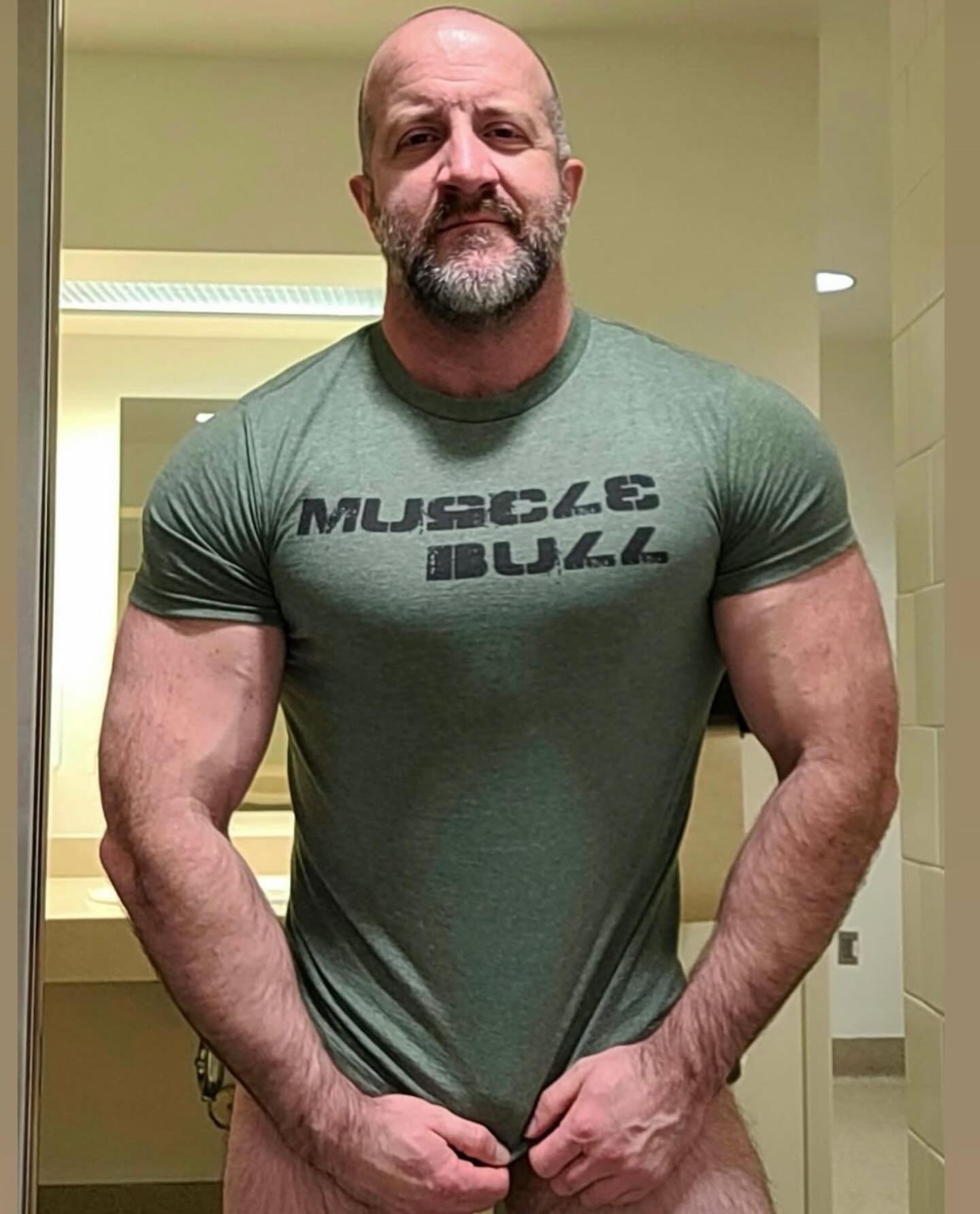 Here’s a full-on Muscle Bull in the wild. πͺπ
@thebigbookbro
Shirt available now at flexgearonline.com
Spring sale still live!
#FlexGear #MuscleBull #GymKink