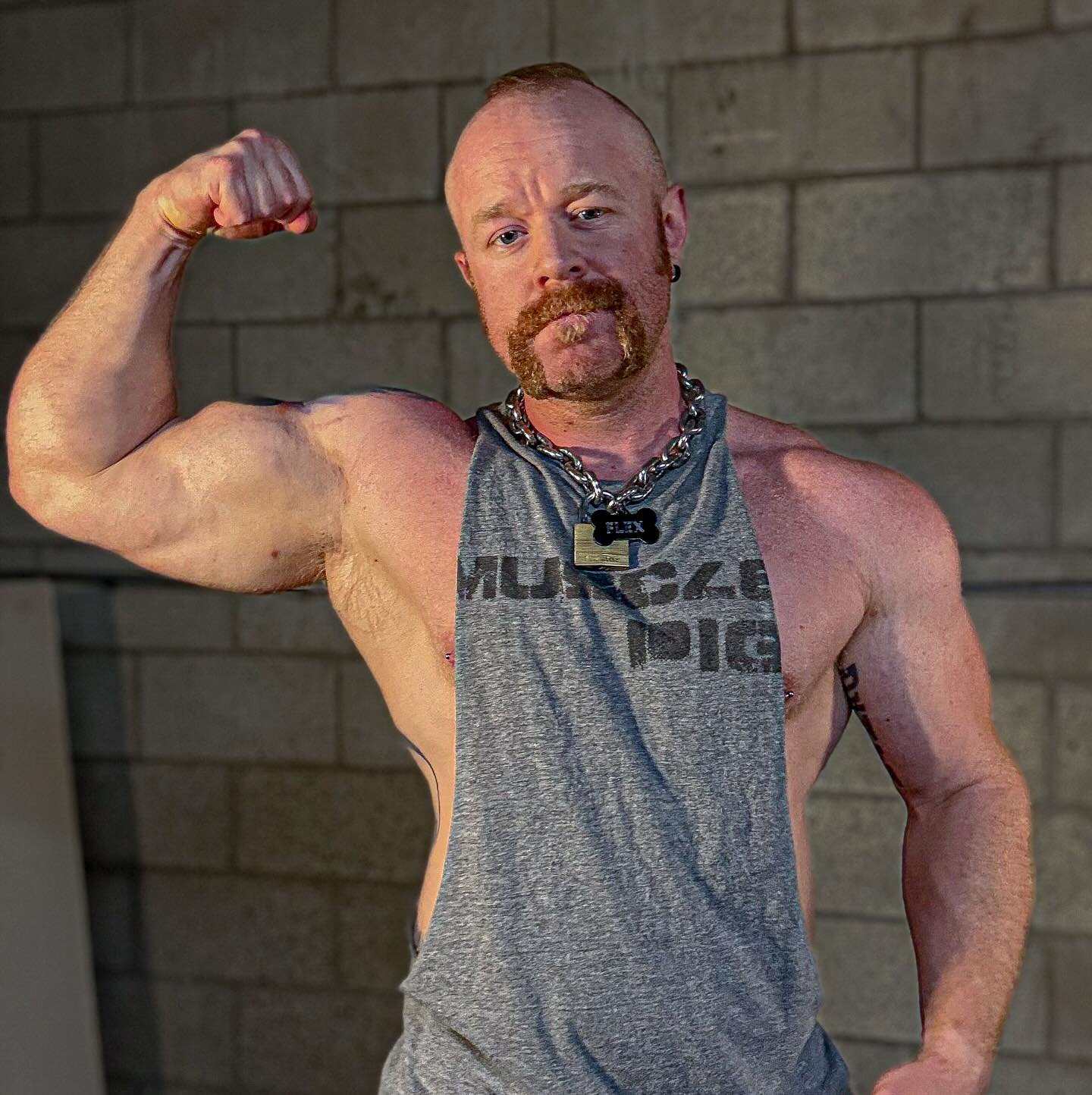 Happy #Flexfriday from this #musclepig.
.
.
#FLEXgear #KinkCulture #gaypride #LGBTQBusiness #PrideApparel #PupLife #PuppyPlay #KinkGear #GayKink #KinkyPup