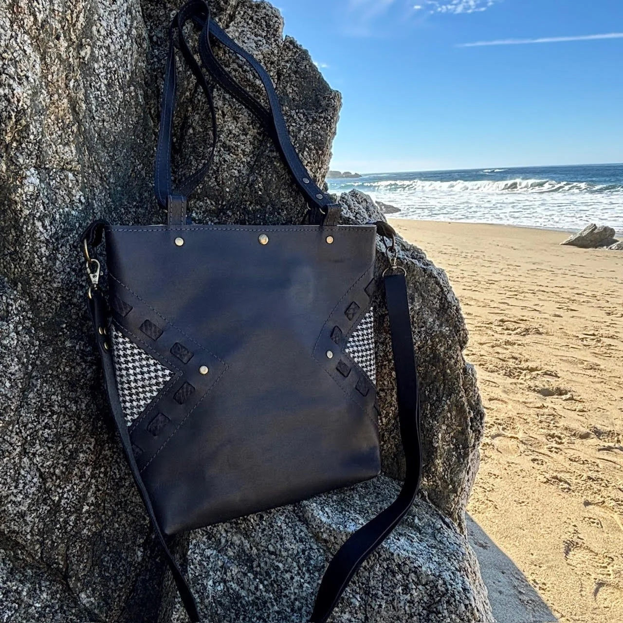 SELENE TOTE_BEACH.jpg
