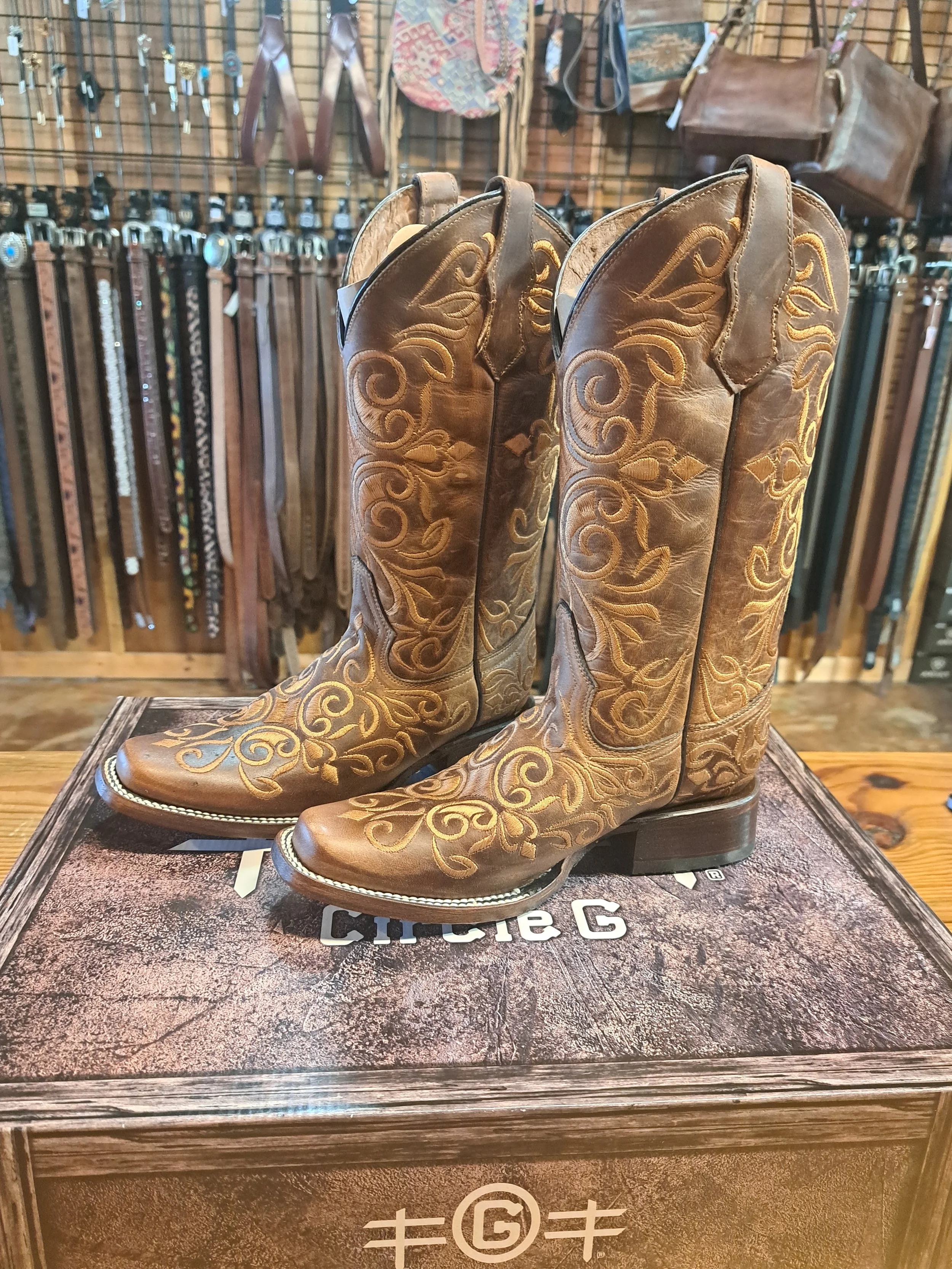 CIRCLE G BY CORRAL $160.00