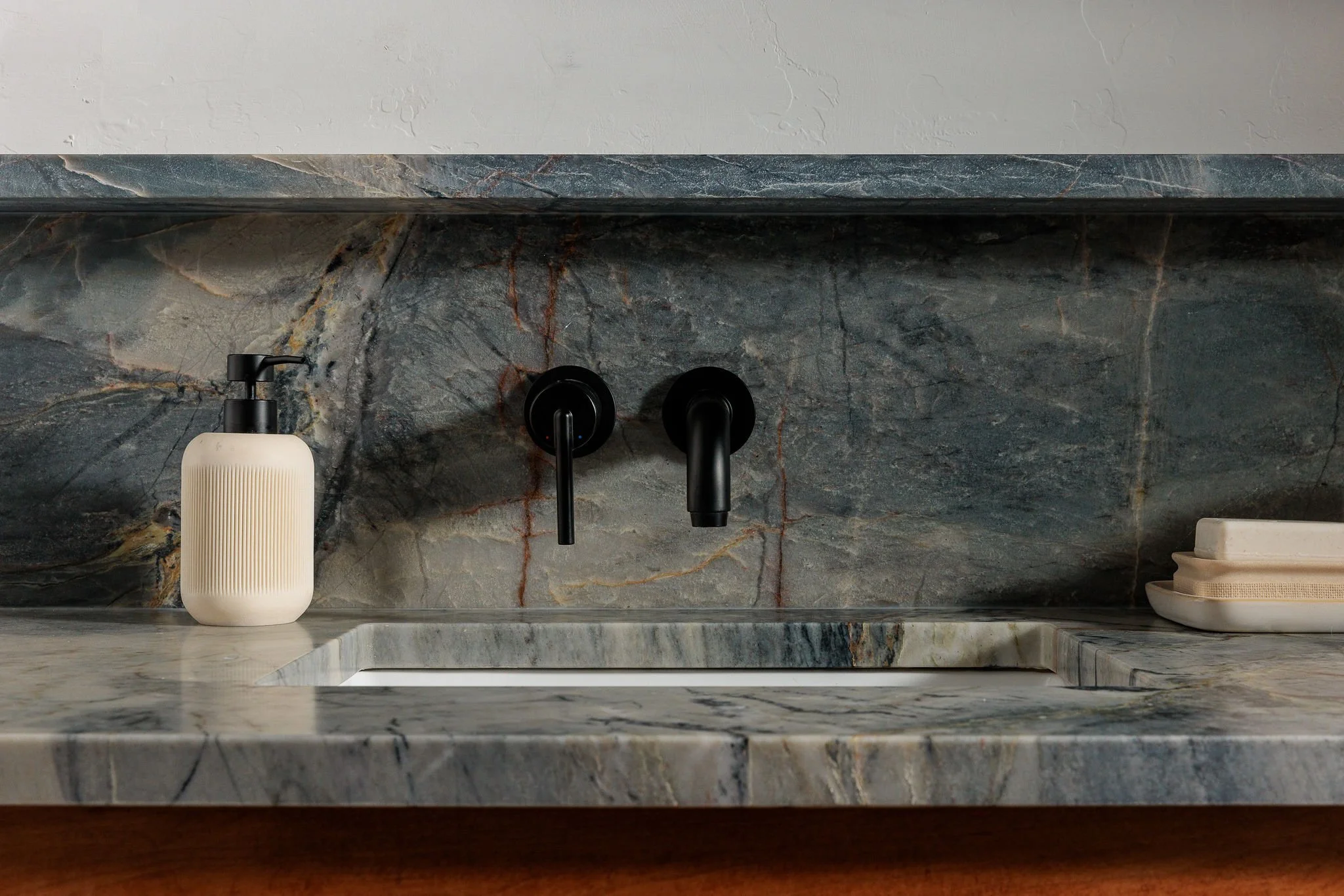  A bathroom sink featuring an elegant marble countertop, showcasing a blend of luxury and functionality.