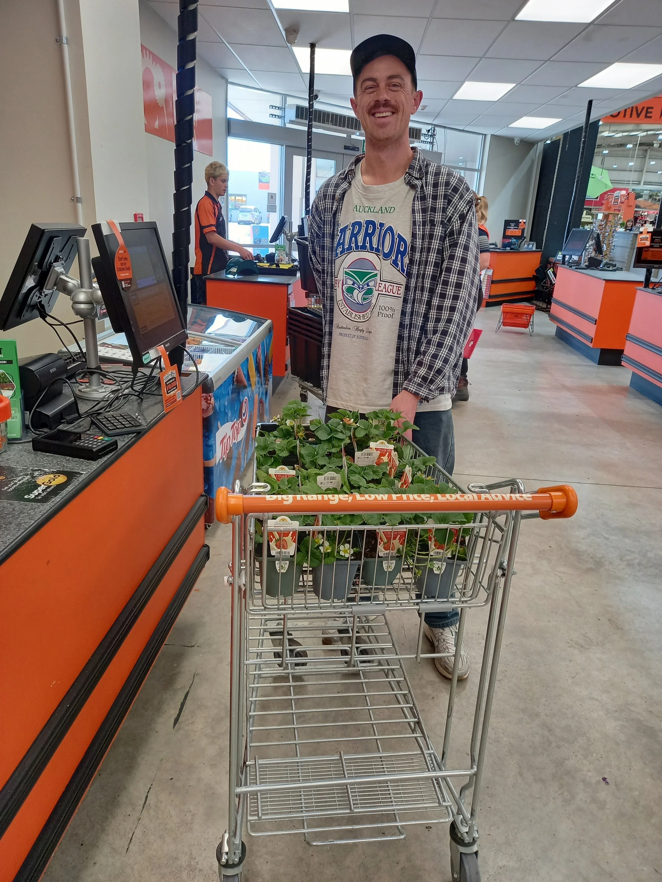 25 strawberry plants. 🍓 
Made possible through the generosity of Mitre 10 and their wonderful gift cards for Mental Health Awareness Week next week.

These little plants will create opportunities for people to come together, connect, have a kōrero a