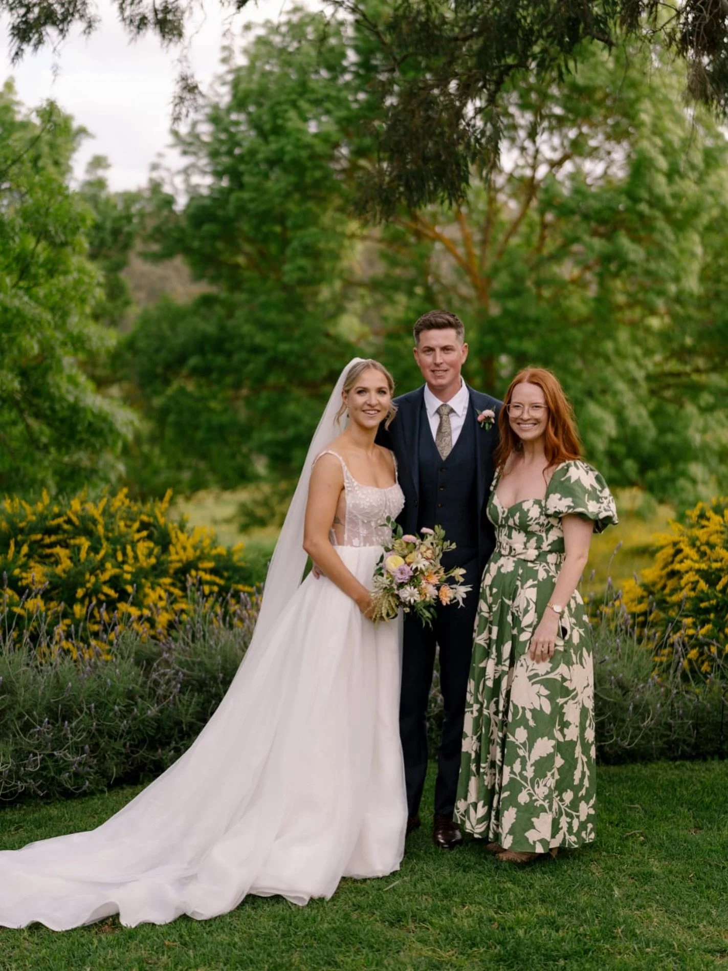 I LOVE getting photos back from couples 🥹 I had the privilege of marrying this gorgeous couple at @templewoodhouse last month 💫 If you recently got your album back I would love to see! 

@bentinmarcs 
@all_thingsweddingsevents 
@cargocateringco 
@f