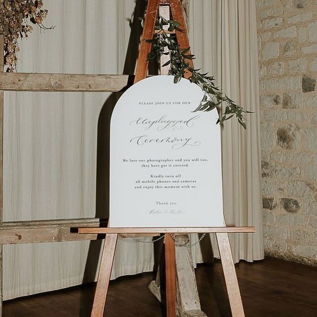 Unplugged ceremony sign on recycled board with modern calligraphy ✨

Available in size A1 and A2. 

Get in touch if you&rsquo;d like to work with me on your on the day wedding stationery this year 🤍 All on the day stationery is made bespoke. 

Photo