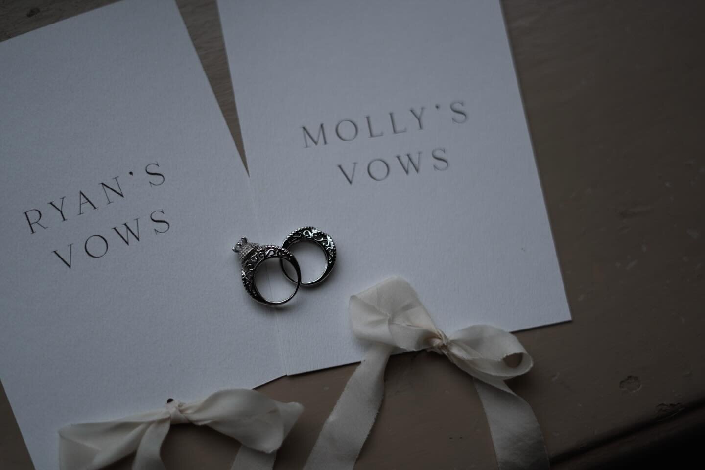 Wedding vow cards tied with a silk ribbon bow 🎀 
A minimalist alternative to vow books. 

Photograph by @zoenealephotography_ 
Concept and coordination @divinephotographyeastbourne @florals_by_zayna
Florals and arch styling @florals_by_zayna
Wedding