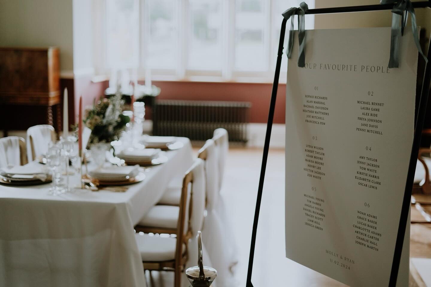 Minimalist wedding seating plan sign - &lsquo;Our favourite people&rsquo;, tied with blue silk ribbon. Printed onto recycled board. 

Get in touch if you&rsquo;d like to work with me on your on the day stationery this year. All on the day stationery 