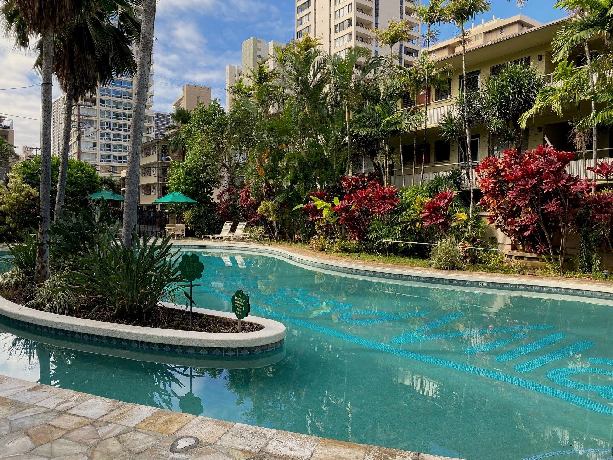 Waikiki Sand Villa Hotel