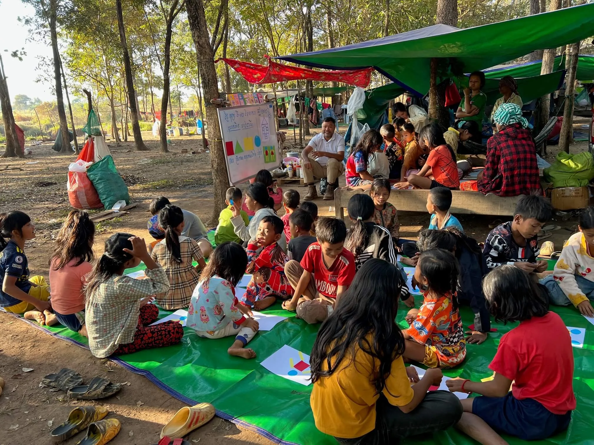Study program and food delivered to evacuation camp