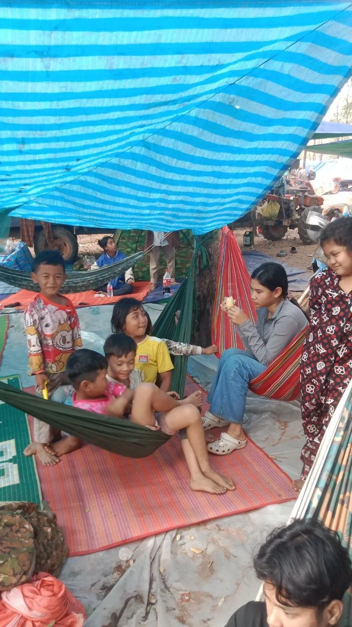 helping-cambodians-from-oddar-meachey-provence-displaced-from-war.JPG