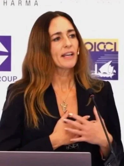 Tara Love Perry, creator of Transformational Self-Love Therapy™ giving a seminar about the epidemic of trauma and offering a somatic, gentle solution using her methods for inner-peace and healing.