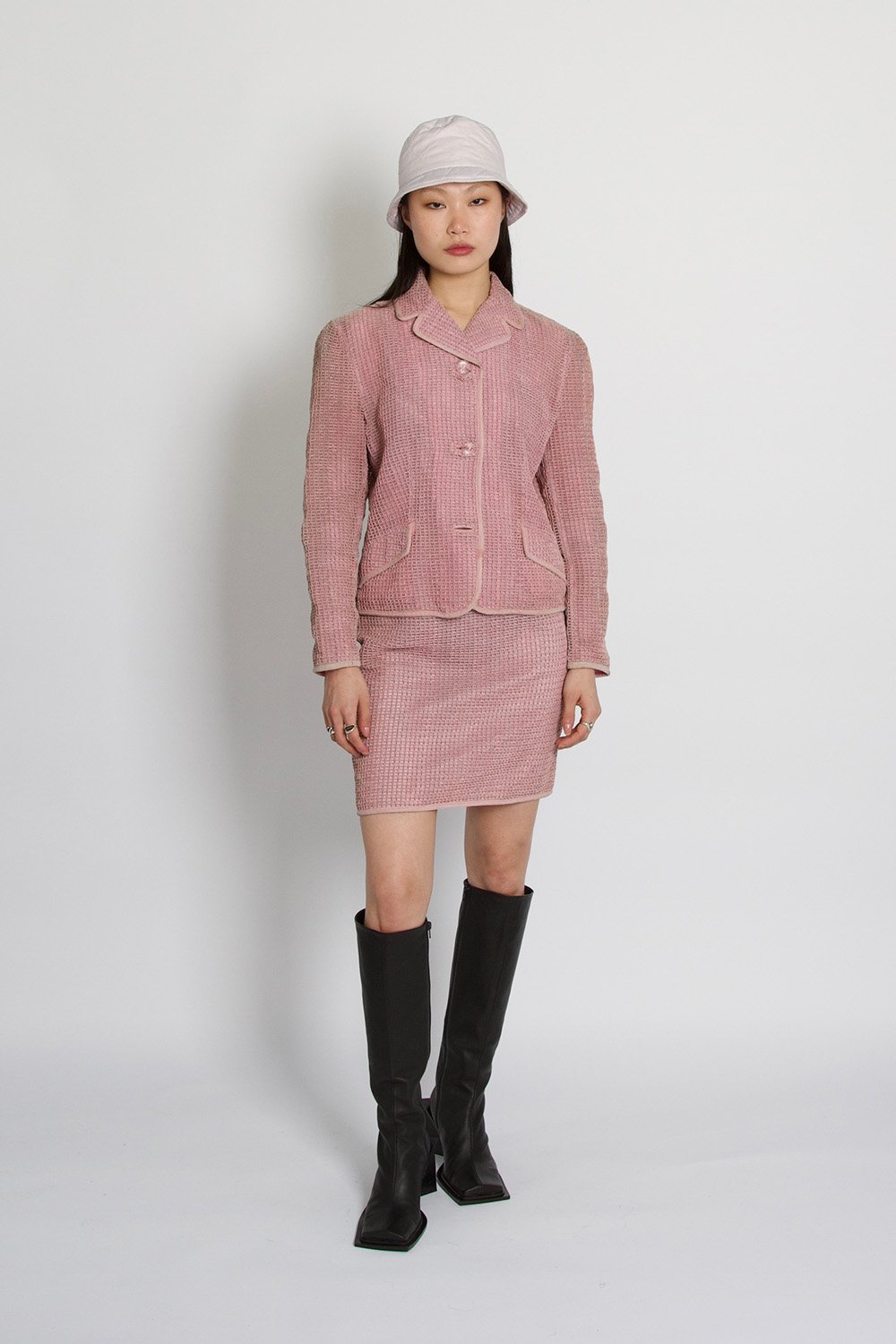 ARCHIVE_SIX_VERSACE_SUIT_WAFFLE_PINK00001.jpg