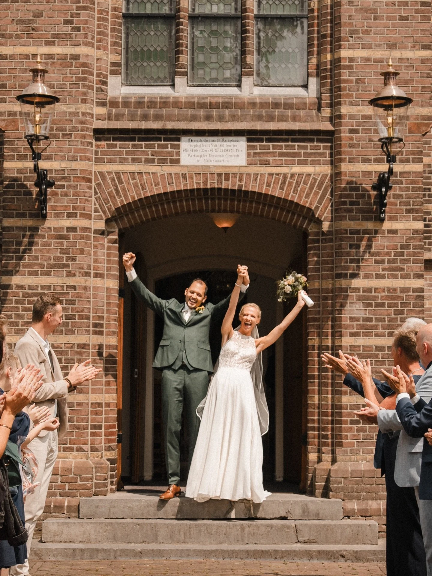 De mooiste momenten en emoties vastleggen is waar je het voor doet 🥰

#photographer #wedding #weddingphotography #weddingdress #weddinginspiration #trouwfotograaf #trouwdag #trouwlocatie #trouwjurk #trouwinspiratie #trouwfotografie #bruiloft #bruilo