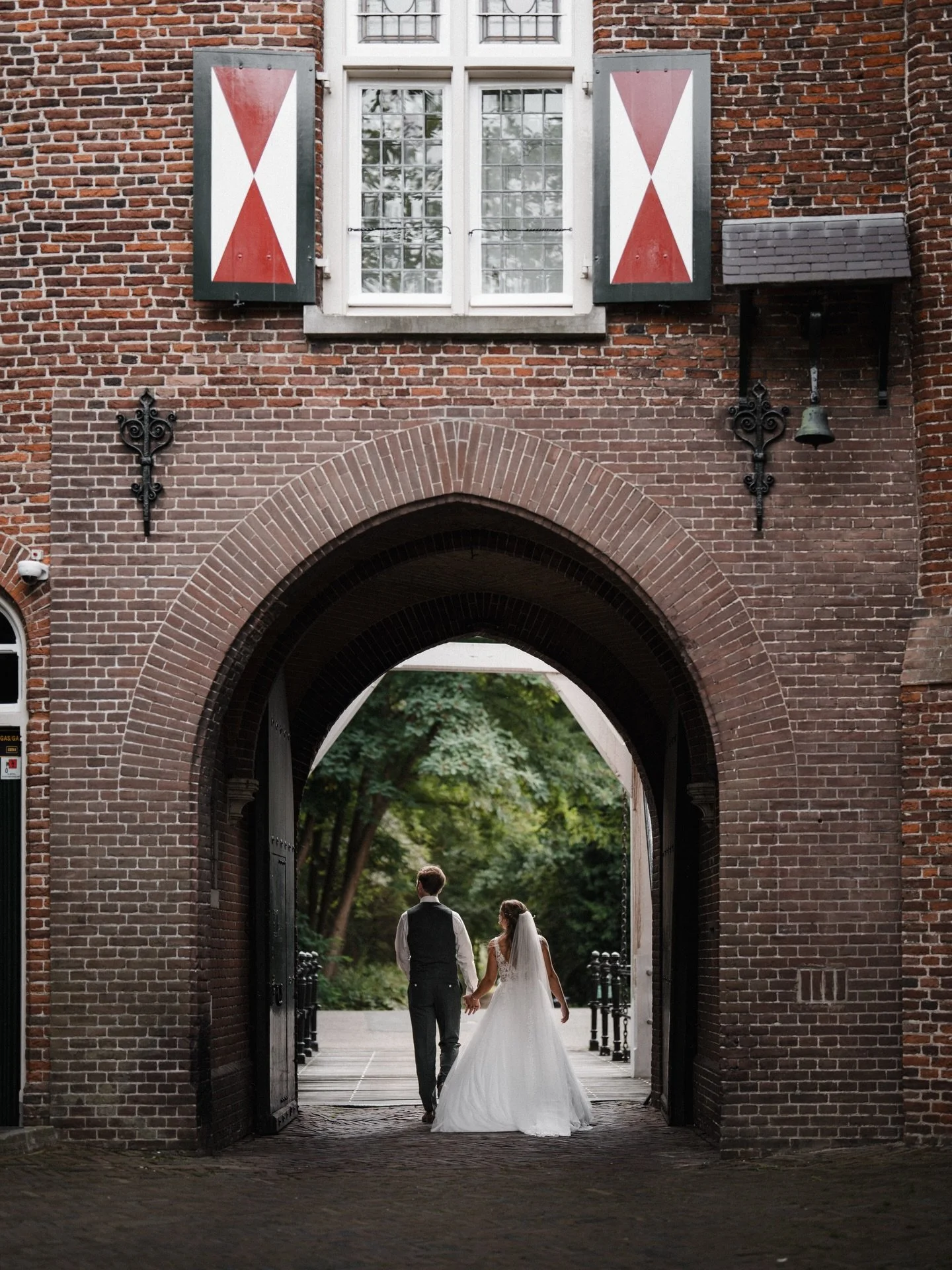 M&amp;E bij het prachtige Kasteel Maurick in Vught 😍

#trouwfotograaf #bruiloftfotograaf #kasteelmaurick #bruiloftinspiratie #trouwfotografie