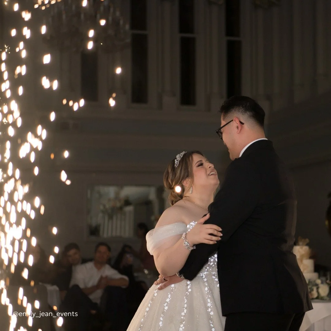 Your wedding should be exciting &mdash; not stressful! 💫

Start your journey the right way with our ultimate priority list:
🥂 Book your planner
🥀 Define your non-negotiables
💰 Set your budget
💒 Lock in your dream venue
📆 Choose your date
👯♀️ P