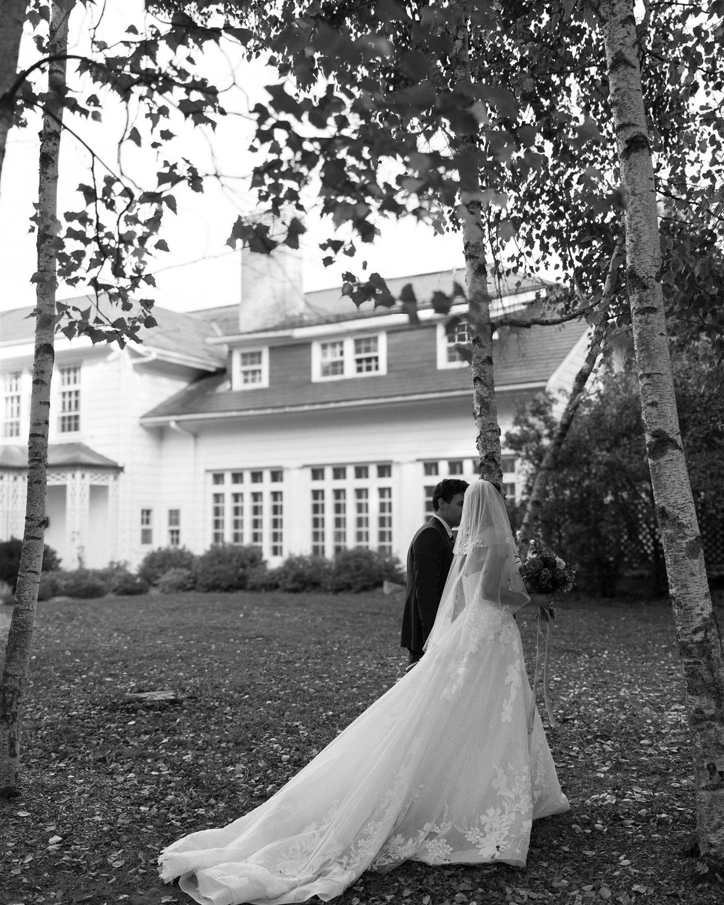 A day filled with unequivocal joy and being fully present in each moment. Exactly how weddings should be. 

Venue: @mansionatknoxfarm 
Photographer: @hanmarie.photo 
Florist: @botan_flowers 
Dress: @lambs_hill @abellabride @allurebridals 
Veil: @blue