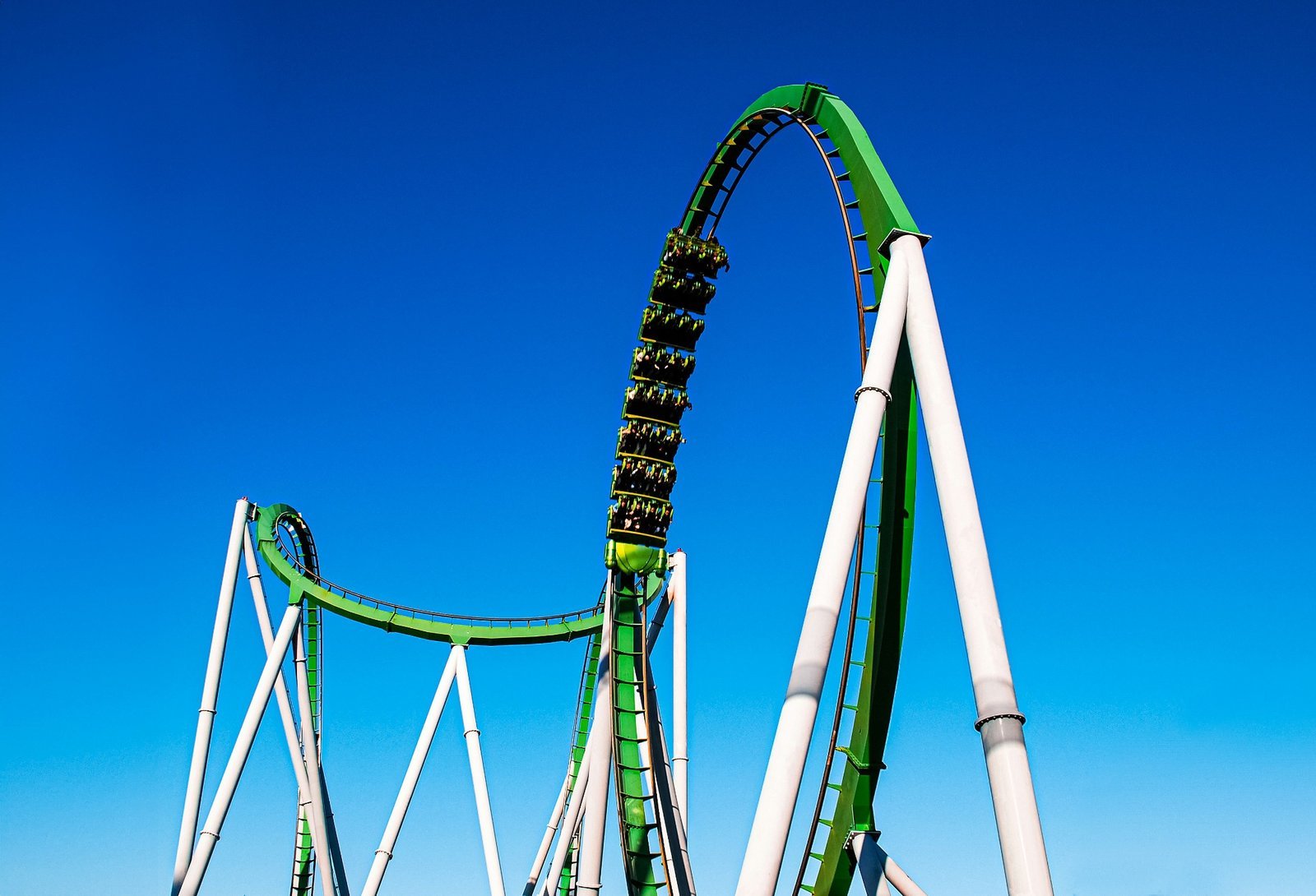 Roller coaster representing stock market volatility and withdrawal risk.